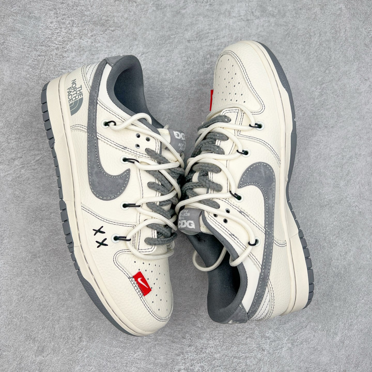 图片[3]-NK Dunk Low 定制配色 YX5066-285 大厂出品 极力推荐 原装头层材料 独家版型蒸餾加工帶來的是更好的视觉和脚感体验大厂纯原品质出货 清洁度 电绣工艺 皮料切割干净无任何毛边 细节完美 实拍调校N版已经零色差零失真 百分百还原实物色彩所见即所得 不存在货不对板色差等低级问题 选购参考实物拍摄 不混卖不参货 只用心做好货严格选品 承诺混一赔十 尺码：36 36.5 37.5 38 38.5 39 40 40.5 41 42 42.5 43 44 44.5 45-选品中心