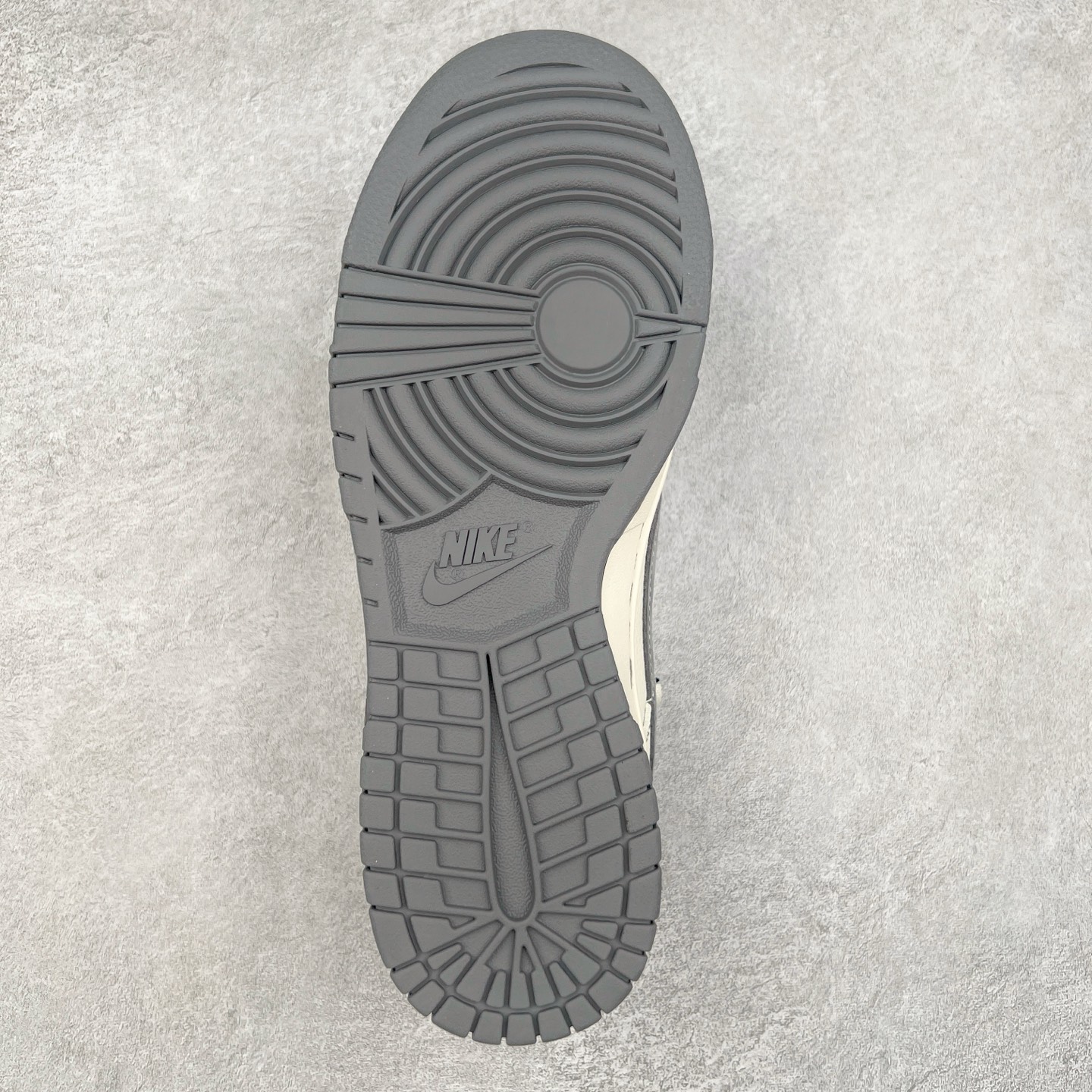 图片[9]-NK Dunk Low 定制配色 YX5066-285 大厂出品 极力推荐 原装头层材料 独家版型蒸餾加工帶來的是更好的视觉和脚感体验大厂纯原品质出货 清洁度 电绣工艺 皮料切割干净无任何毛边 细节完美 实拍调校N版已经零色差零失真 百分百还原实物色彩所见即所得 不存在货不对板色差等低级问题 选购参考实物拍摄 不混卖不参货 只用心做好货严格选品 承诺混一赔十 尺码：36 36.5 37.5 38 38.5 39 40 40.5 41 42 42.5 43 44 44.5 45-选品中心