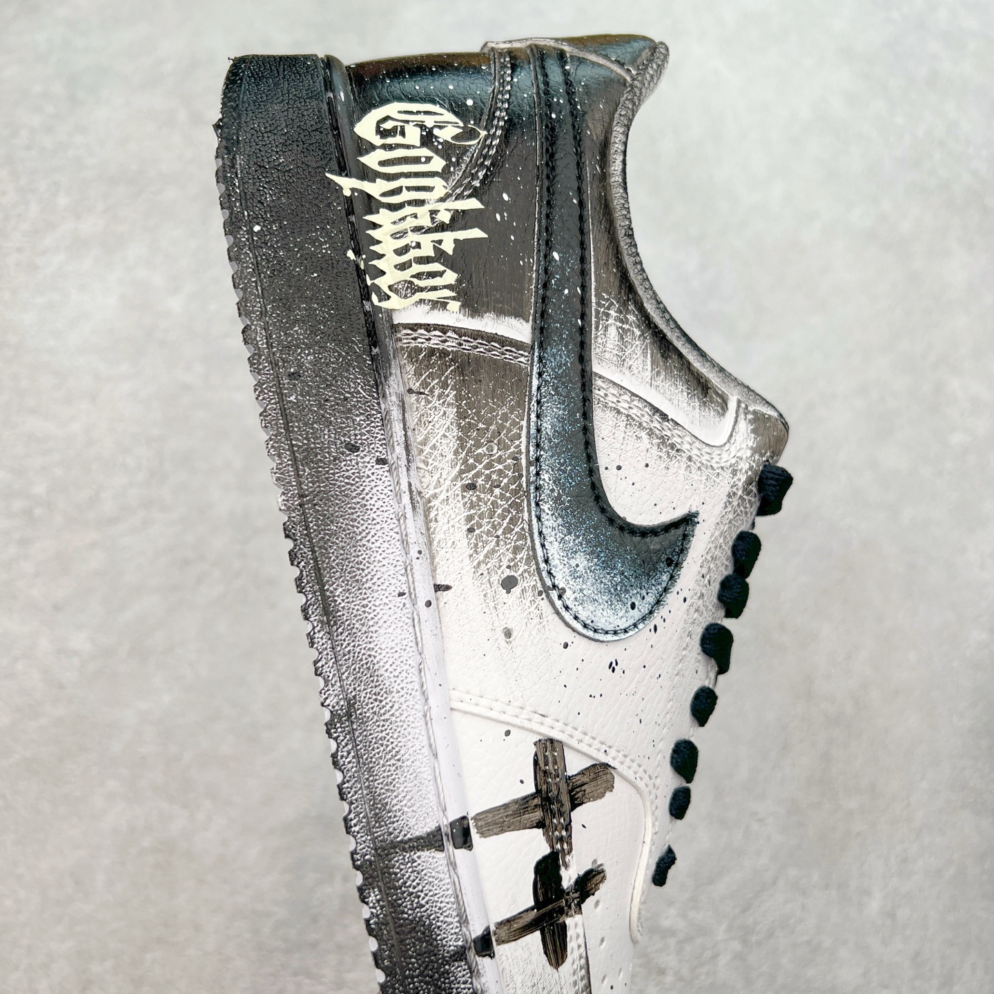 图片[6]-NK Court Vision 1 Low“幻影十字架” 手绘涂鸦定制板鞋 幻影十字架常作为一种印花图案出现，具有独特的视觉效果。将幻影十字架与梵文、马蹄等元素结合，运用丝网印花等工艺，打造出极具潮流感的服装单品，深受追求个性与时尚的人群喜爱 货号：DH2987-099 尺码：36 36.5 37.5 38 38.5 39 40 40.5 41 42 42.5 43 44 44.5 45-选品中心