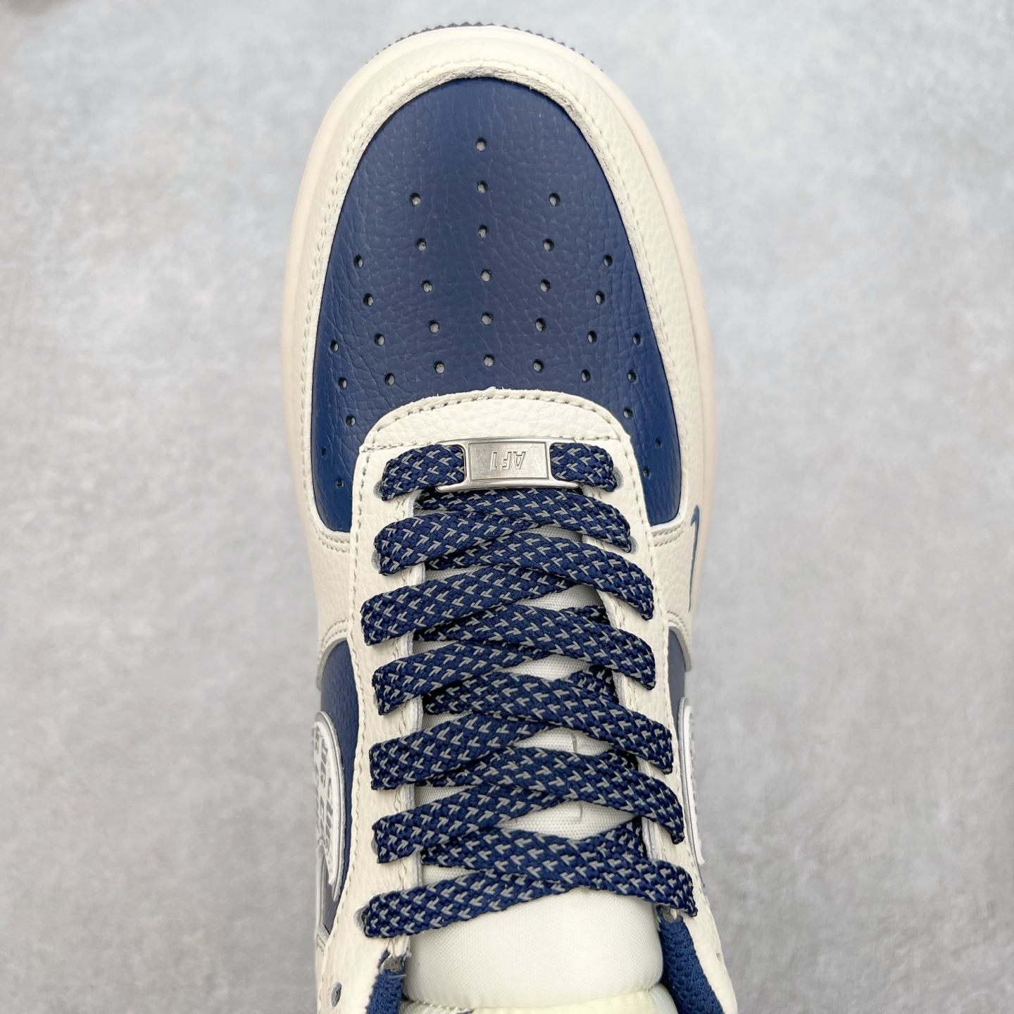 图片[4]-NK Air Force 1´07 Low 空军一号低帮百搭休闲运动板鞋 HH7518-075 柔软、弹性十足的缓震性能和出色的中底设计 横跨复古与现代的外型结合 造就出风靡全球 三十多年的Force 1 直到今天还深受青睐 实拍调校N版已经零色差零失真 百分百还原实物色彩所见即所得 不存在货不对板色差等低级问题 选购参考实物拍摄 不混卖不参货 只用心做好货严格选品 承诺混一赔十 尺码：36 36.5 37.5 38 38.5 39 40 40.5 41 42 42.5 43 44 44.5 45-选品中心