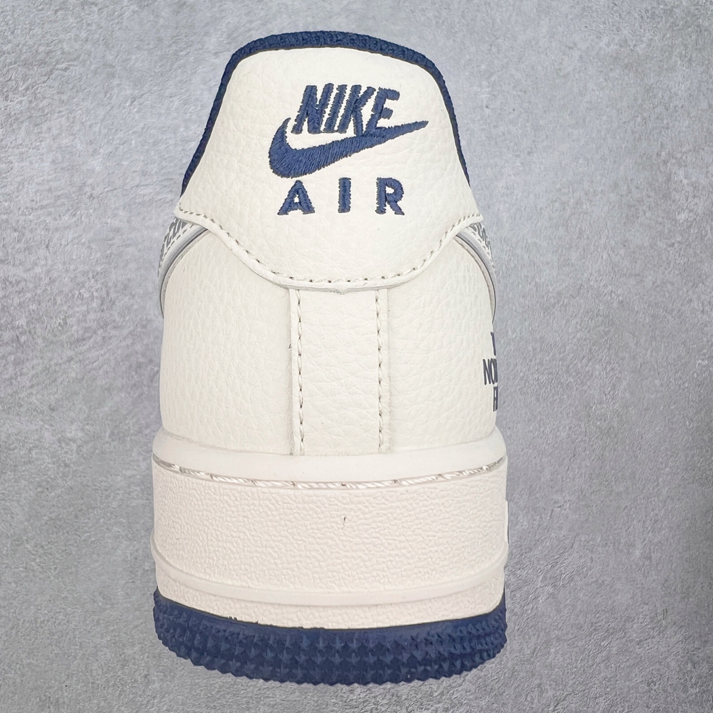 图片[8]-NK Air Force 1´07 Low 空军一号低帮百搭休闲运动板鞋 HH7518-075 柔软、弹性十足的缓震性能和出色的中底设计 横跨复古与现代的外型结合 造就出风靡全球 三十多年的Force 1 直到今天还深受青睐 实拍调校N版已经零色差零失真 百分百还原实物色彩所见即所得 不存在货不对板色差等低级问题 选购参考实物拍摄 不混卖不参货 只用心做好货严格选品 承诺混一赔十 尺码：36 36.5 37.5 38 38.5 39 40 40.5 41 42 42.5 43 44 44.5 45-选品中心