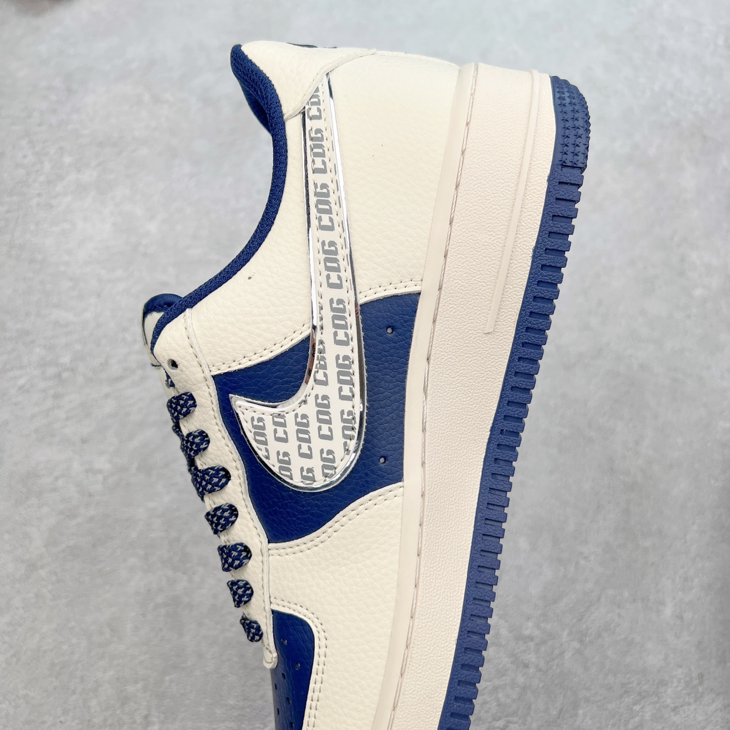 图片[7]-NK Air Force 1´07 Low 空军一号低帮百搭休闲运动板鞋 HH7518-075 柔软、弹性十足的缓震性能和出色的中底设计 横跨复古与现代的外型结合 造就出风靡全球 三十多年的Force 1 直到今天还深受青睐 实拍调校N版已经零色差零失真 百分百还原实物色彩所见即所得 不存在货不对板色差等低级问题 选购参考实物拍摄 不混卖不参货 只用心做好货严格选品 承诺混一赔十 尺码：36 36.5 37.5 38 38.5 39 40 40.5 41 42 42.5 43 44 44.5 45-选品中心