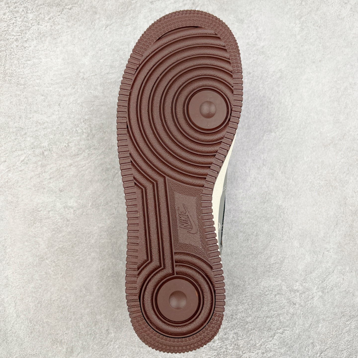 图片[9]-NK Air Force 1´07 Low 空军一号低帮百搭休闲运动板鞋 KK1988-073 柔软、弹性十足的缓震性能和出色的中底设计 横跨复古与现代的外型结合 造就出风靡全球 三十多年的Force 1 直到今天还深受青睐 实拍调校N版已经零色差零失真 百分百还原实物色彩所见即所得 不存在货不对板色差等低级问题 选购参考实物拍摄 不混卖不参货 只用心做好货严格选品 承诺混一赔十 尺码：36 36.5 37.5 38 38.5 39 40 40.5 41 42 42.5 43 44 44.5 45-选品中心