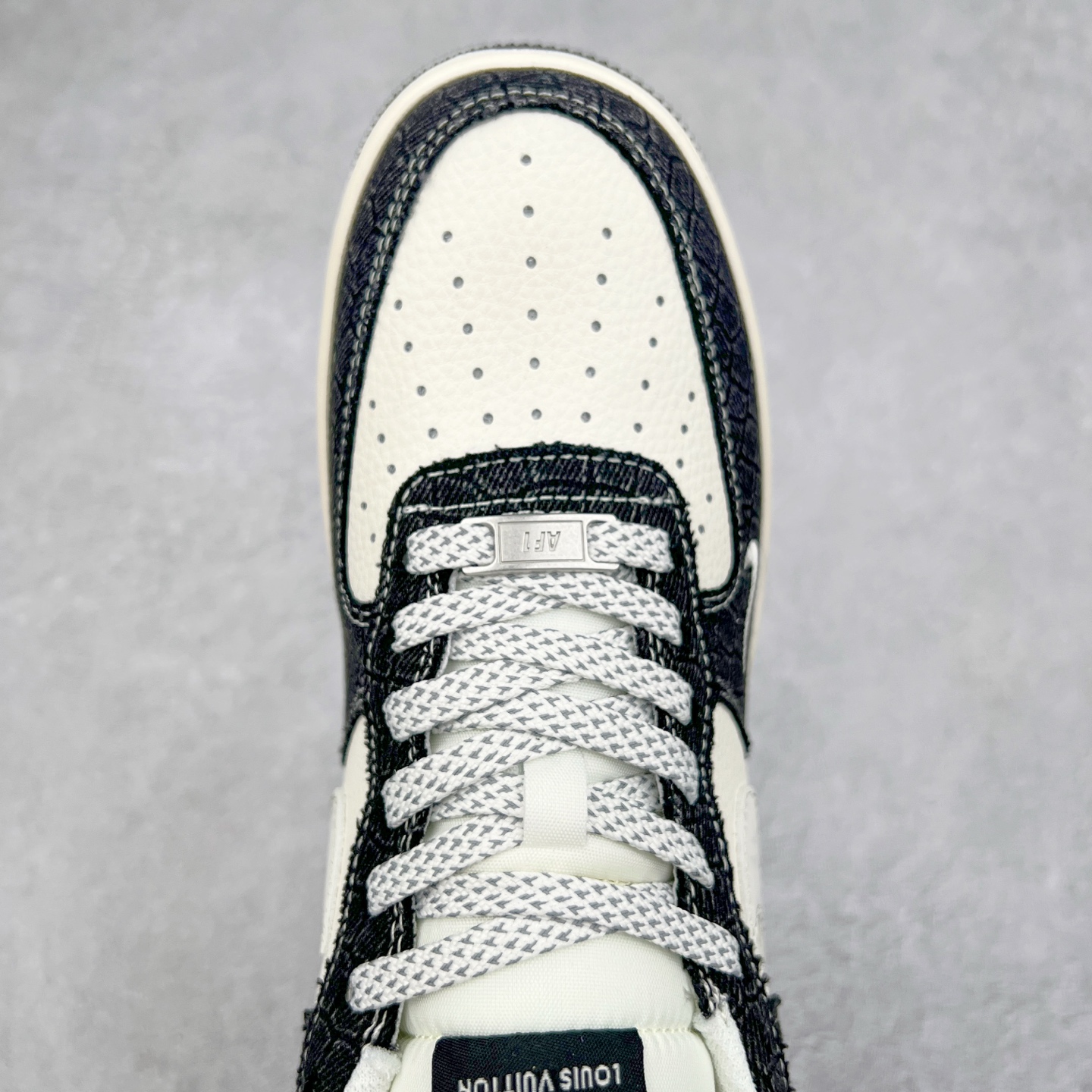 图片[4]-NK Air Force 1´07 Low 空军一号低帮百搭休闲运动板鞋 XS1958-550 柔软、弹性十足的缓震性能和出色的中底设计 横跨复古与现代的外型结合 造就出风靡全球 三十多年的Force 1 直到今天还深受青睐 实拍调校N版已经零色差零失真 百分百还原实物色彩所见即所得 不存在货不对板色差等低级问题 选购参考实物拍摄 不混卖不参货 只用心做好货严格选品 承诺混一赔十 尺码：36 36.5 37.5 38 38.5 39 40 40.5 41 42 42.5 43 44 44.5 45-选品中心