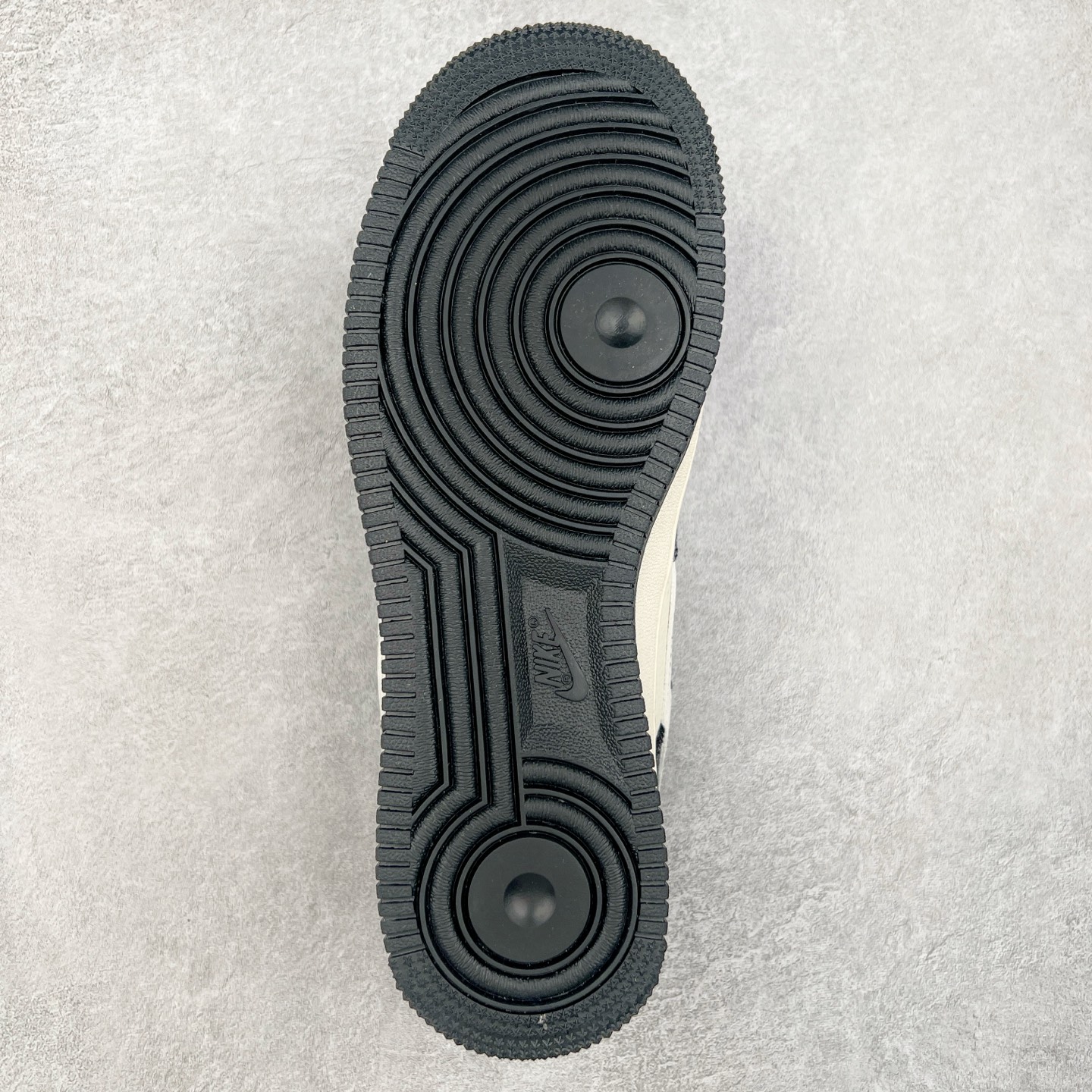 图片[9]-NK Air Force 1´07 Low 空军一号低帮百搭休闲运动板鞋 XS1958-550 柔软、弹性十足的缓震性能和出色的中底设计 横跨复古与现代的外型结合 造就出风靡全球 三十多年的Force 1 直到今天还深受青睐 实拍调校N版已经零色差零失真 百分百还原实物色彩所见即所得 不存在货不对板色差等低级问题 选购参考实物拍摄 不混卖不参货 只用心做好货严格选品 承诺混一赔十 尺码：36 36.5 37.5 38 38.5 39 40 40.5 41 42 42.5 43 44 44.5 45-选品中心