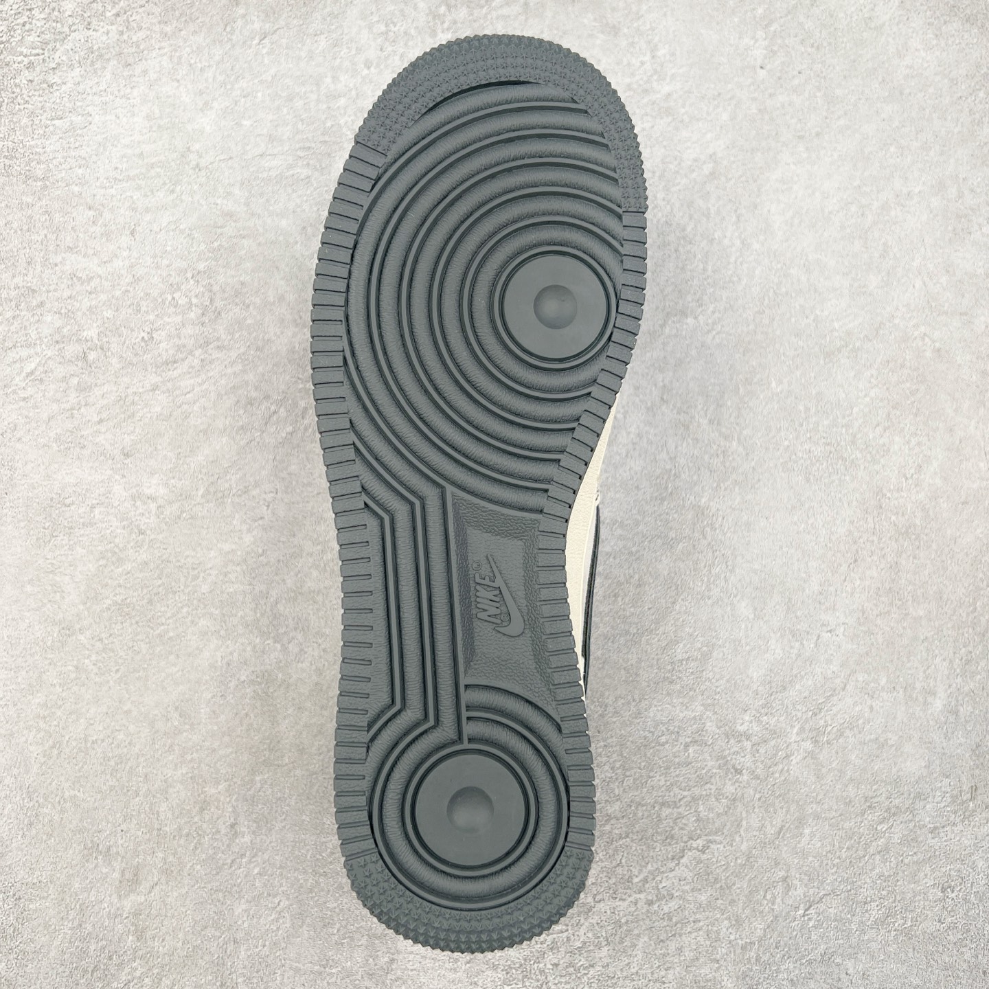 图片[9]-NK Air Force 1´07 Low 空军一号低帮百搭休闲运动板鞋 XZ6188-367 柔软、弹性十足的缓震性能和出色的中底设计 横跨复古与现代的外型结合 造就出风靡全球 三十多年的Force 1 直到今天还深受青睐 实拍调校N版已经零色差零失真 百分百还原实物色彩所见即所得 不存在货不对板色差等低级问题 选购参考实物拍摄 不混卖不参货 只用心做好货严格选品 承诺混一赔十 尺码：36 36.5 37.5 38 38.5 39 40 40.5 41 42 42.5 43 44 44.5 45-选品中心