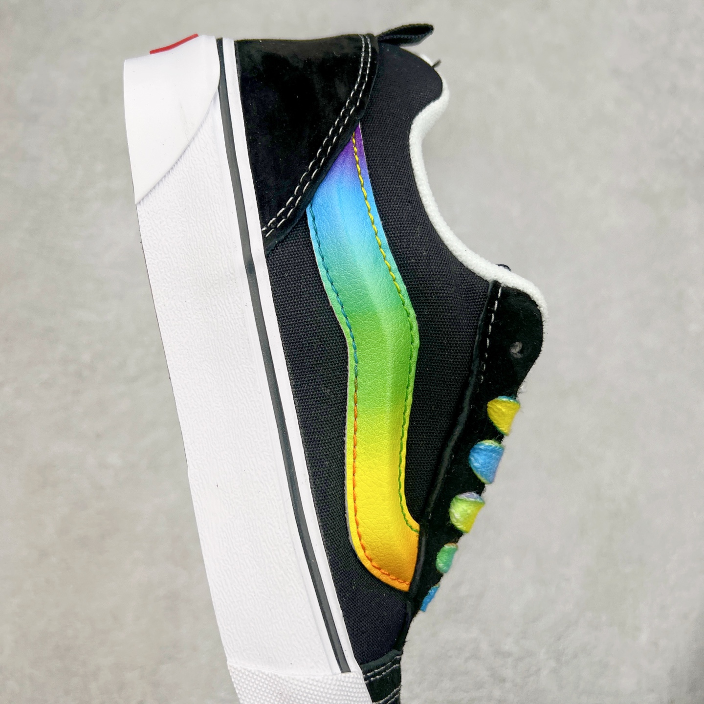 图片[6]-Vans Knu Skool 黑彩虹🌈 官方新款 复古休闲胖胖面包鞋 肥胖版大LOGO原版全皮猪八面料 尺码：35 36 36.5 37 38 38.5 39 40 40.5 41 42 42.5 43 44 45 工艺：硫化1：1（重量1：1、真标、原钢印、材质标、鞋型标、合格证）-选品中心