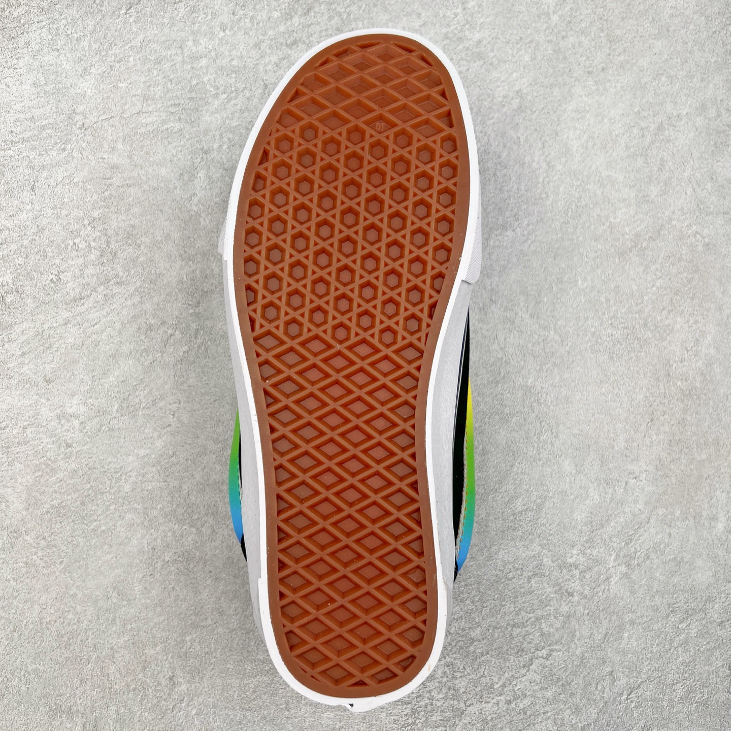 图片[9]-Vans Knu Skool 黑彩虹🌈 官方新款 复古休闲胖胖面包鞋 肥胖版大LOGO原版全皮猪八面料 尺码：35 36 36.5 37 38 38.5 39 40 40.5 41 42 42.5 43 44 45 工艺：硫化1：1（重量1：1、真标、原钢印、材质标、鞋型标、合格证）-选品中心