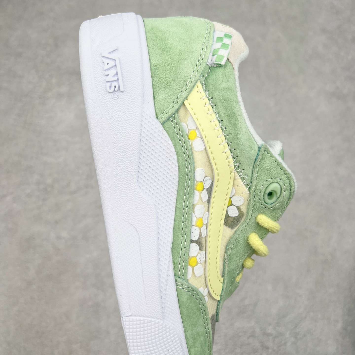 图片[6]-Vans Wayvee 耐磨低帮板鞋 韩国代购范斯专业缓震低帮滑板 Vans Wayvee是Vans Park Series世界冠军Brighton Zeuner的个人签名鞋Brighton的灵感与创造力让这双Vans Wayvee焕然新生 充满着活力与希望的配色搭配小花点缀 货号：VN0A5JIA9DF 尺码： 36 36.5 37 38 38.5 39 40 40.5 41 42 42.5 43 44-选品中心