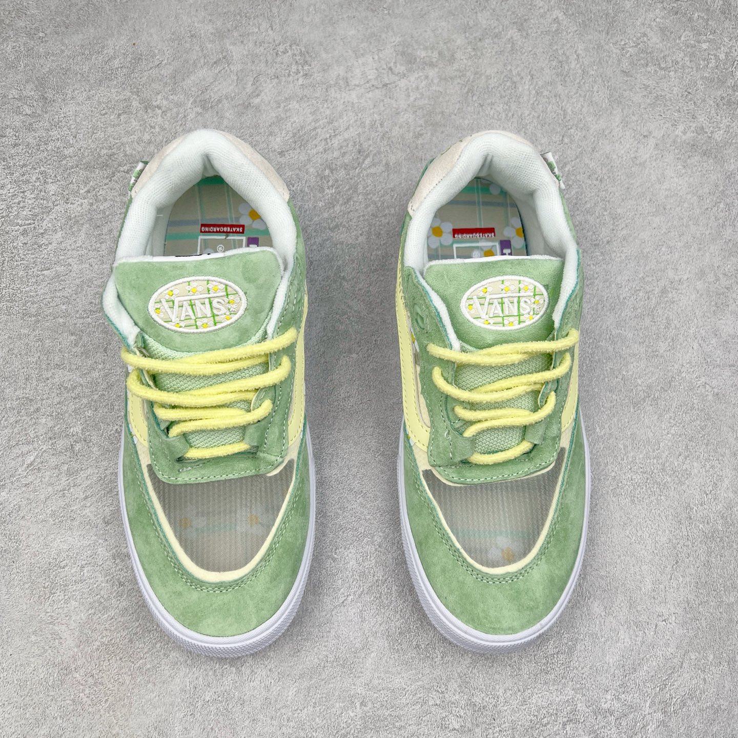 图片[2]-Vans Wayvee 耐磨低帮板鞋 韩国代购范斯专业缓震低帮滑板 Vans Wayvee是Vans Park Series世界冠军Brighton Zeuner的个人签名鞋Brighton的灵感与创造力让这双Vans Wayvee焕然新生 充满着活力与希望的配色搭配小花点缀 货号：VN0A5JIA9DF 尺码： 36 36.5 37 38 38.5 39 40 40.5 41 42 42.5 43 44-选品中心