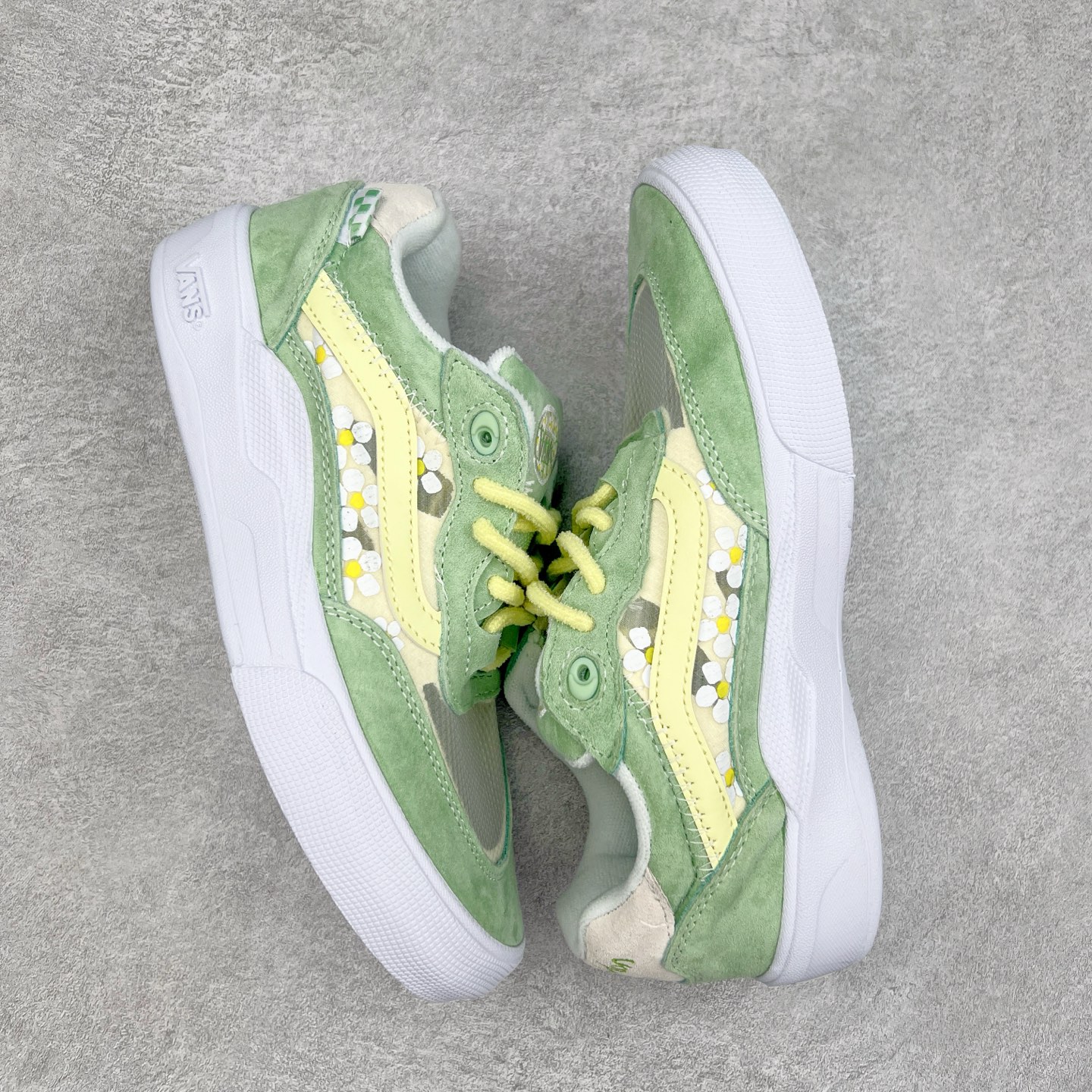 图片[3]-Vans Wayvee 耐磨低帮板鞋 韩国代购范斯专业缓震低帮滑板 Vans Wayvee是Vans Park Series世界冠军Brighton Zeuner的个人签名鞋Brighton的灵感与创造力让这双Vans Wayvee焕然新生 充满着活力与希望的配色搭配小花点缀 货号：VN0A5JIA9DF 尺码： 36 36.5 37 38 38.5 39 40 40.5 41 42 42.5 43 44-选品中心