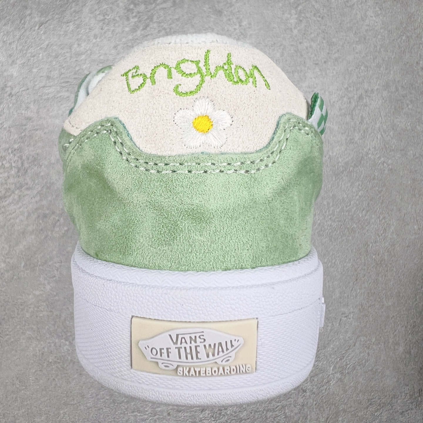 图片[8]-Vans Wayvee 耐磨低帮板鞋 韩国代购范斯专业缓震低帮滑板 Vans Wayvee是Vans Park Series世界冠军Brighton Zeuner的个人签名鞋Brighton的灵感与创造力让这双Vans Wayvee焕然新生 充满着活力与希望的配色搭配小花点缀 货号：VN0A5JIA9DF 尺码： 36 36.5 37 38 38.5 39 40 40.5 41 42 42.5 43 44-选品中心