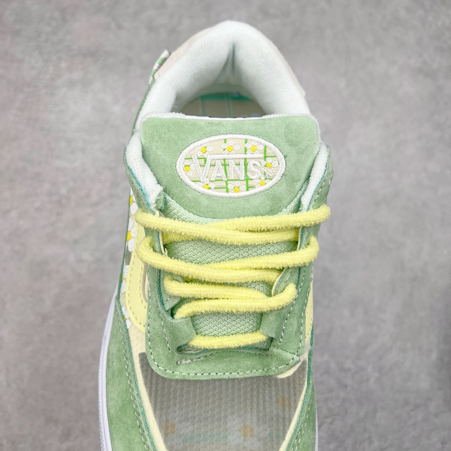 图片[5]-Vans Wayvee 耐磨低帮板鞋 韩国代购范斯专业缓震低帮滑板 Vans Wayvee是Vans Park Series世界冠军Brighton Zeuner的个人签名鞋Brighton的灵感与创造力让这双Vans Wayvee焕然新生 充满着活力与希望的配色搭配小花点缀 货号：VN0A5JIA9DF 尺码： 36 36.5 37 38 38.5 39 40 40.5 41 42 42.5 43 44-选品中心