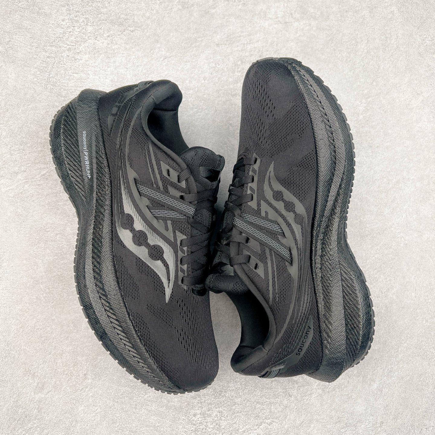 图片[3]-Saucony Triumph 20 索康尼胜利20代旗舰级缓震型跑鞋 性能相比前几代再升级：鞋面采用全新升级的工学网设计 贴合脚部更透气 中底部分使用最新的PWRRUN+材质 搭配PWRRUN+鞋垫使中底的大幅加厚 10mm坡差进一步提供缓震、回弹性能 内底则采用了FORMFIT动态适应系统 动态契合脚型 提升包裹性和舒适性 提供更卓越的动态回馈体验 XT-900橡胶大底 可提供良好的抓地力和较强抗磨性能 尺码：35.5 36 36.5 37.5 38 38.5 39 40 40.5 41 42 42.5 43 44 44.5 45-选品中心