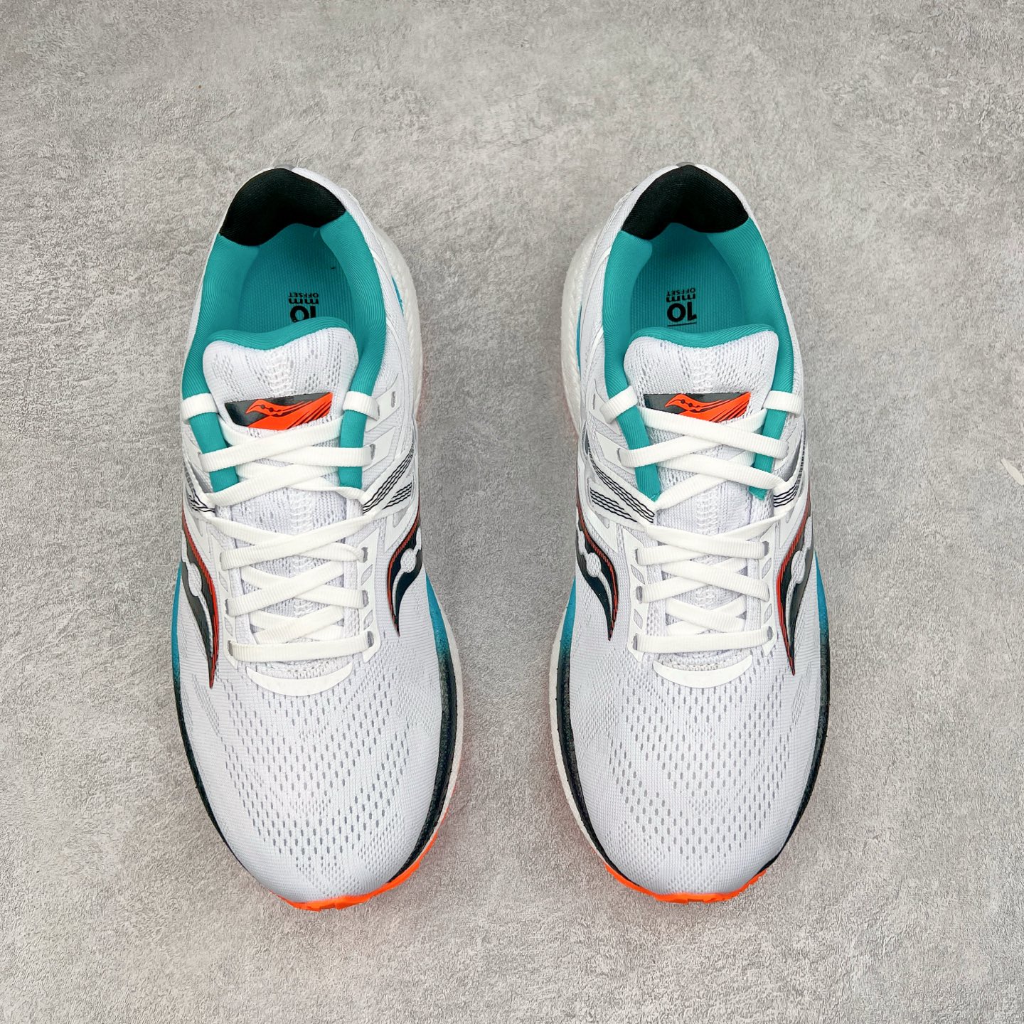 图片[2]-Saucony Triumph 20 索康尼胜利20代旗舰级缓震型跑鞋 性能相比前几代再升级：鞋面采用全新升级的工学网设计 贴合脚部更透气 中底部分使用最新的PWRRUN+材质 搭配PWRRUN+鞋垫使中底的大幅加厚 10mm坡差进一步提供缓震、回弹性能 内底则采用了FORMFIT动态适应系统 动态契合脚型 提升包裹性和舒适性 提供更卓越的动态回馈体验 XT-900橡胶大底 可提供良好的抓地力和较强抗磨性能 尺码：35.5 36 36.5 37.5 38 38.5 39 40 40.5 41 42 42.5 43 44 44.5 45-选品中心