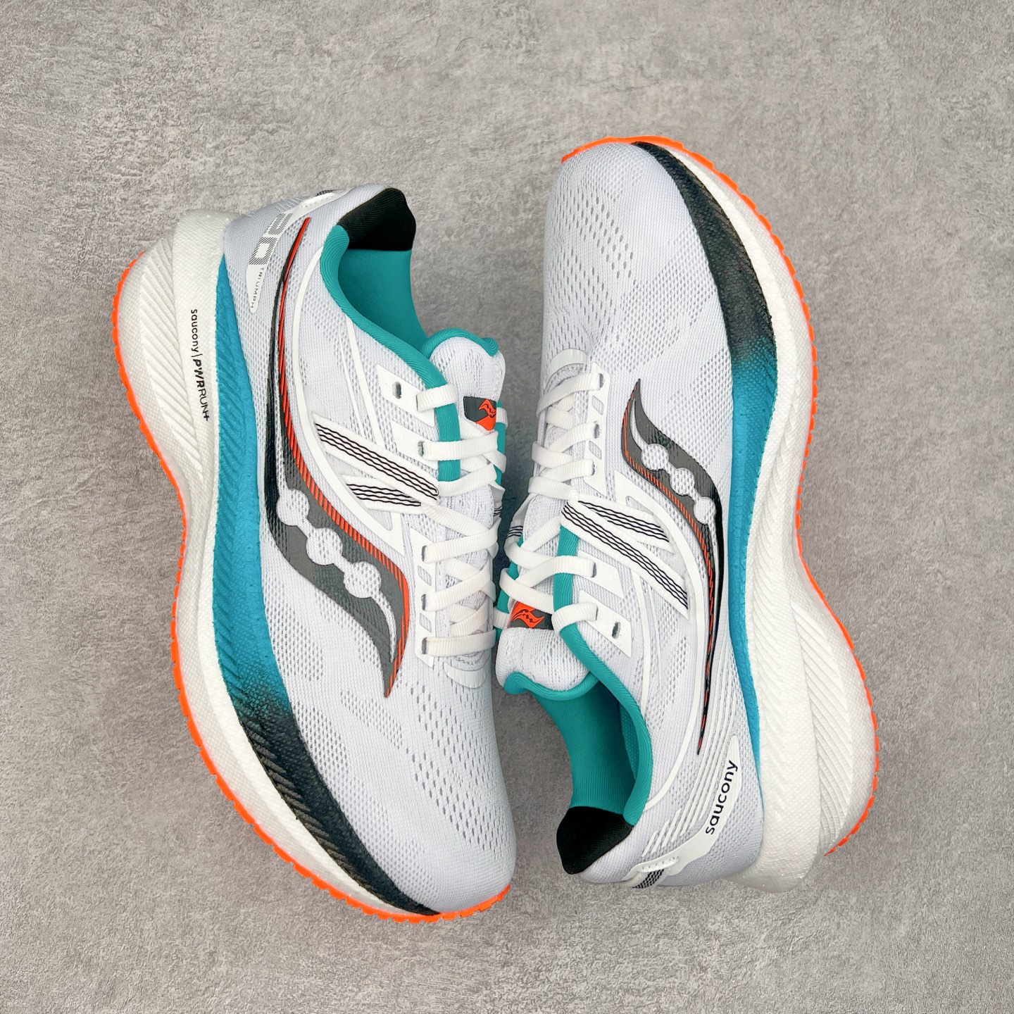 图片[3]-Saucony Triumph 20 索康尼胜利20代旗舰级缓震型跑鞋 性能相比前几代再升级：鞋面采用全新升级的工学网设计 贴合脚部更透气 中底部分使用最新的PWRRUN+材质 搭配PWRRUN+鞋垫使中底的大幅加厚 10mm坡差进一步提供缓震、回弹性能 内底则采用了FORMFIT动态适应系统 动态契合脚型 提升包裹性和舒适性 提供更卓越的动态回馈体验 XT-900橡胶大底 可提供良好的抓地力和较强抗磨性能 尺码：35.5 36 36.5 37.5 38 38.5 39 40 40.5 41 42 42.5 43 44 44.5 45-选品中心