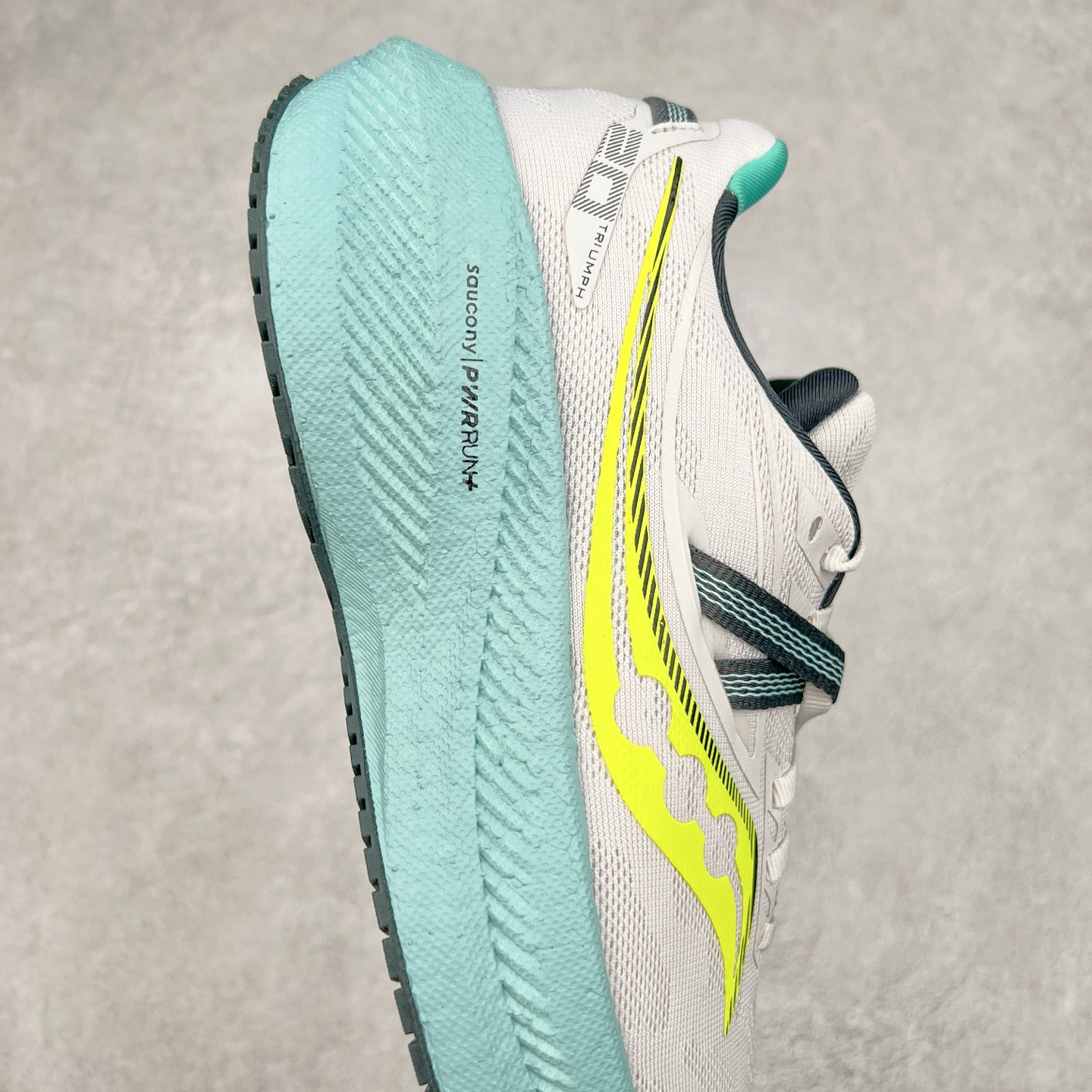 图片[6]-Saucony Triumph 20 索康尼胜利20代旗舰级缓震型跑鞋 性能相比前几代再升级：鞋面采用全新升级的工学网设计 贴合脚部更透气 中底部分使用最新的PWRRUN+材质 搭配PWRRUN+鞋垫使中底的大幅加厚 10mm坡差进一步提供缓震、回弹性能 内底则采用了FORMFIT动态适应系统 动态契合脚型 提升包裹性和舒适性 提供更卓越的动态回馈体验 XT-900橡胶大底 可提供良好的抓地力和较强抗磨性能 尺码：35.5 36 36.5 37.5 38 38.5 39 40 40.5 41 42 42.5 43 44 44.5 45-选品中心