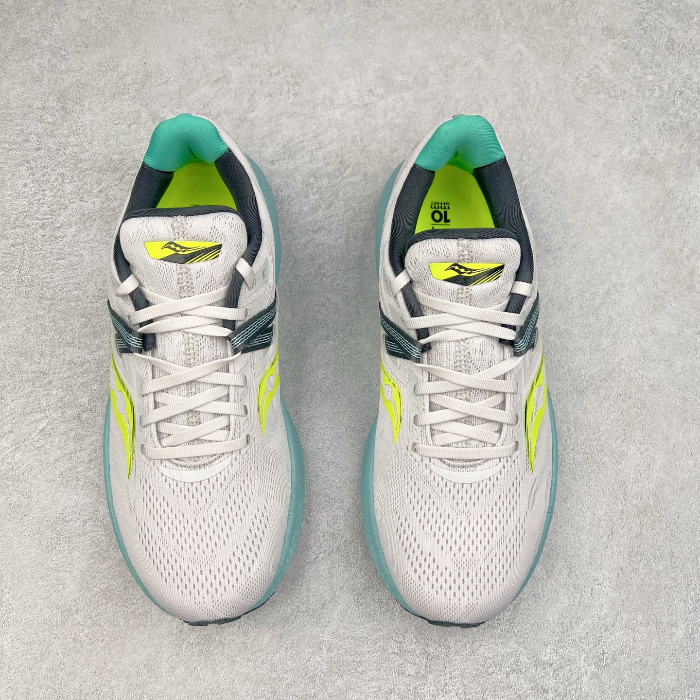 图片[2]-Saucony Triumph 20 索康尼胜利20代旗舰级缓震型跑鞋 性能相比前几代再升级：鞋面采用全新升级的工学网设计 贴合脚部更透气 中底部分使用最新的PWRRUN+材质 搭配PWRRUN+鞋垫使中底的大幅加厚 10mm坡差进一步提供缓震、回弹性能 内底则采用了FORMFIT动态适应系统 动态契合脚型 提升包裹性和舒适性 提供更卓越的动态回馈体验 XT-900橡胶大底 可提供良好的抓地力和较强抗磨性能 尺码：35.5 36 36.5 37.5 38 38.5 39 40 40.5 41 42 42.5 43 44 44.5 45-选品中心