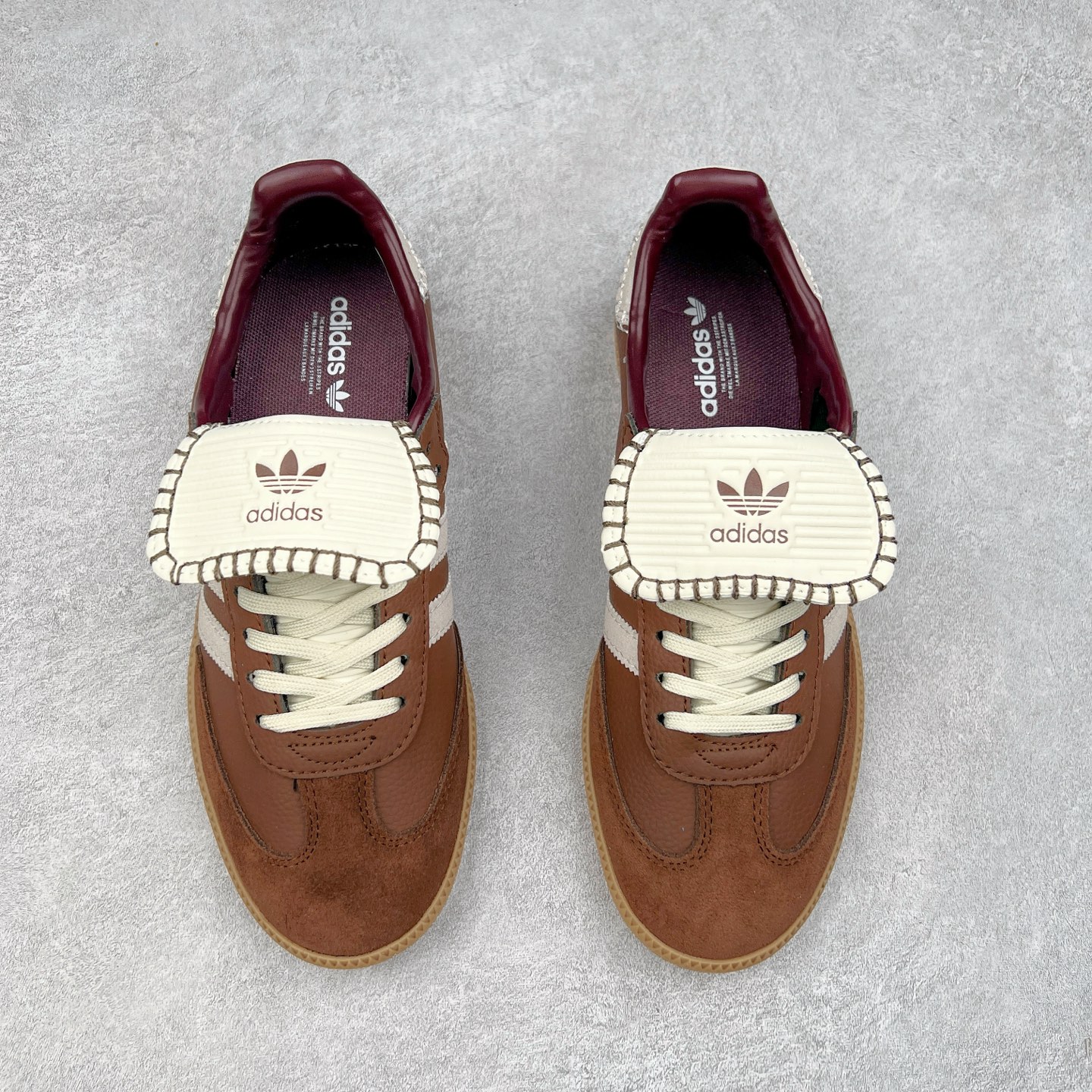 图片[2]-Wales Bonner x AD Originals Samba Classic 桑巴舞系列绅士德训足球风百搭低帮休闲运动板鞋 JQ6620 伦敦时装品牌 Wales Bonner 携手Originals 打造 2022 最新春夏联名系列。本次为双方的第四度合作，灵感汲取了设计师 Grace Wales Bonner 对于 70、80 年代 Burkina Faso 音乐、摄影方面的研究，选择 Country 与 Samba 两双经典鞋款进行打造。随着 SAMBA 热风的不断席卷，不少品牌与 adidas Originals 的例行合作款式也逐渐受人关注。目前已经曝光两款全新合作鞋款的 Wales Bonner 如今再度曝光一款全新配色 SAMBA 联名。此次合作款式主打亮银反光配色，丝线编织三道杠以及加长鞋舌设计，想必穿着起来回头率也是不低 尺码：36 36.5 37.5 38 38.5 39 40 40.5 41 42 42.5 43 44 44.5 45-选品中心