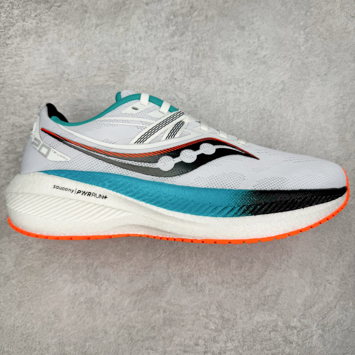 Saucony Triumph 20 索康尼胜利20代旗舰级缓震型跑鞋 性能相比前几代再升级：鞋面采用全新升级的工学网设计 贴合脚部更透气 中底部分使用最新的PWRRUN+材质 搭配PWRRUN+鞋垫使中底的大幅加厚 10mm坡差进一步提供缓震、回弹性能 内底则采用了FORMFIT动态适应系统 动态契合脚型 提升包裹性和舒适性 提供更卓越的动态回馈体验 XT-900橡胶大底 可提供良好的抓地力和较强抗磨性能 尺码：35.5 36 36.5 37.5 38 38.5 39 40 40.5 41 42 42.5 43 44 44.5 45-选品中心