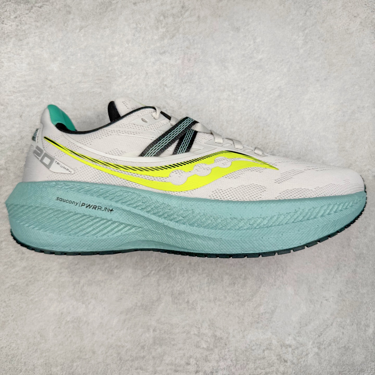 Saucony Triumph 20 索康尼胜利20代旗舰级缓震型跑鞋 性能相比前几代再升级：鞋面采用全新升级的工学网设计 贴合脚部更透气 中底部分使用最新的PWRRUN+材质 搭配PWRRUN+鞋垫使中底的大幅加厚 10mm坡差进一步提供缓震、回弹性能 内底则采用了FORMFIT动态适应系统 动态契合脚型 提升包裹性和舒适性 提供更卓越的动态回馈体验 XT-900橡胶大底 可提供良好的抓地力和较强抗磨性能 尺码：35.5 36 36.5 37.5 38 38.5 39 40 40.5 41 42 42.5 43 44 44.5 45-选品中心