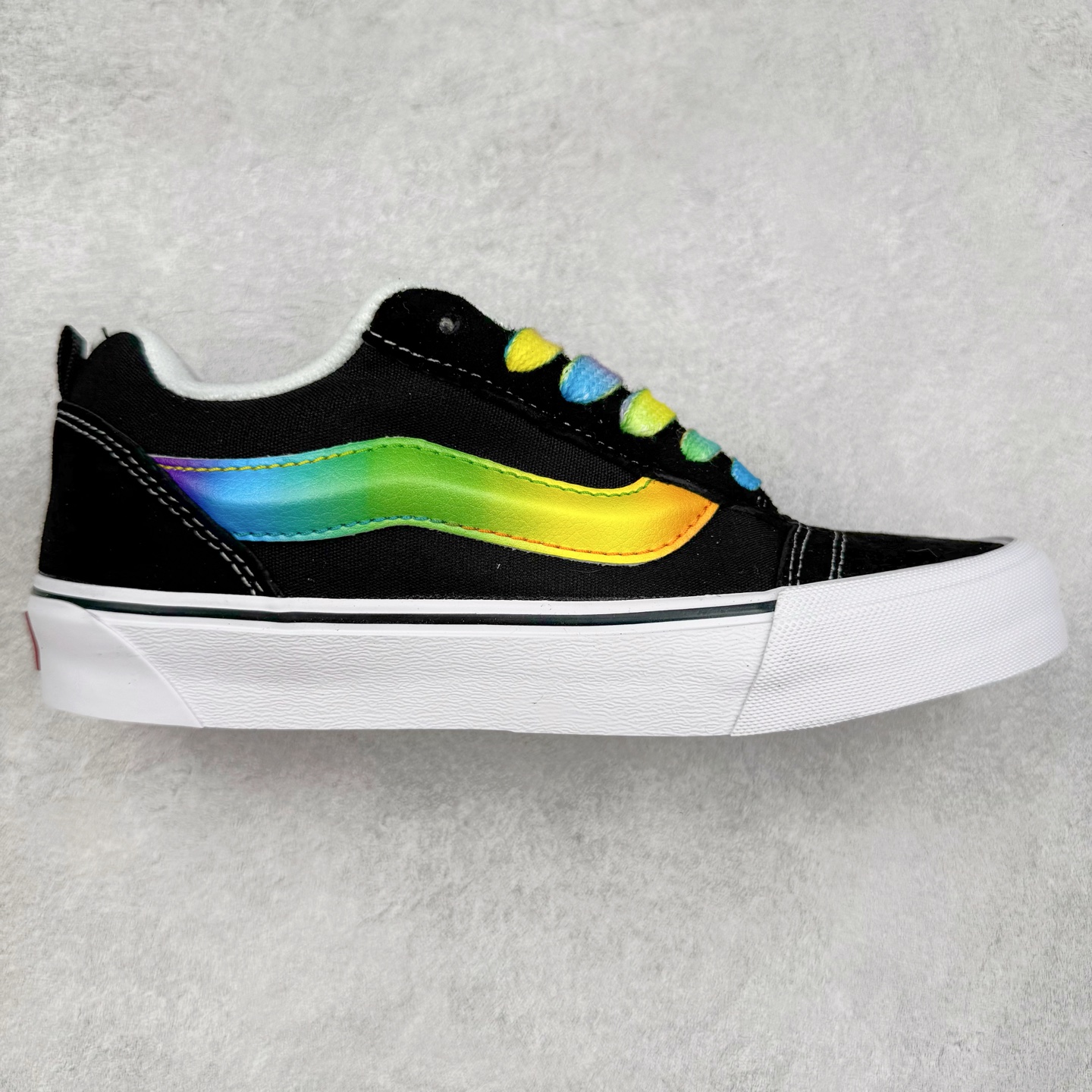 Vans Knu Skool 黑彩虹🌈 官方新款 复古休闲胖胖面包鞋 肥胖版大LOGO原版全皮猪八面料 尺码：35 36 36.5 37 38 38.5 39 40 40.5 41 42 42.5 43 44 45 工艺：硫化1：1（重量1：1、真标、原钢印、材质标、鞋型标、合格证）-选品中心