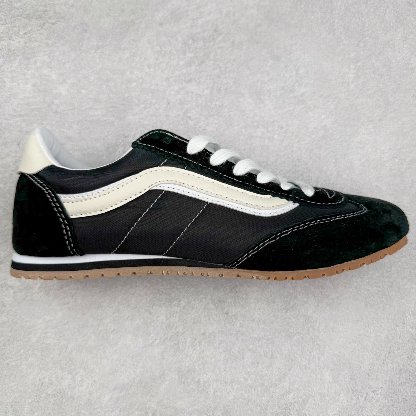 Vans Super Lowpro 黑色 时尚系列舒适百搭复古薄底德训鞋 货号：VN000D8TBKA 尺码：35 36 36.5 37 38 38.5 39 40 40.5 41 42 42.5 43 44-选品中心