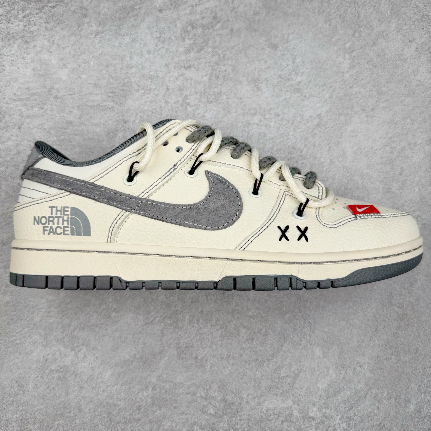 NK Dunk Low 定制配色 YX5066-285 大厂出品 极力推荐 原装头层材料 独家版型蒸餾加工帶來的是更好的视觉和脚感体验大厂纯原品质出货 清洁度 电绣工艺 皮料切割干净无任何毛边 细节完美 实拍调校N版已经零色差零失真 百分百还原实物色彩所见即所得 不存在货不对板色差等低级问题 选购参考实物拍摄 不混卖不参货 只用心做好货严格选品 承诺混一赔十 尺码：36 36.5 37.5 38 38.5 39 40 40.5 41 42 42.5 43 44 44.5 45-选品中心