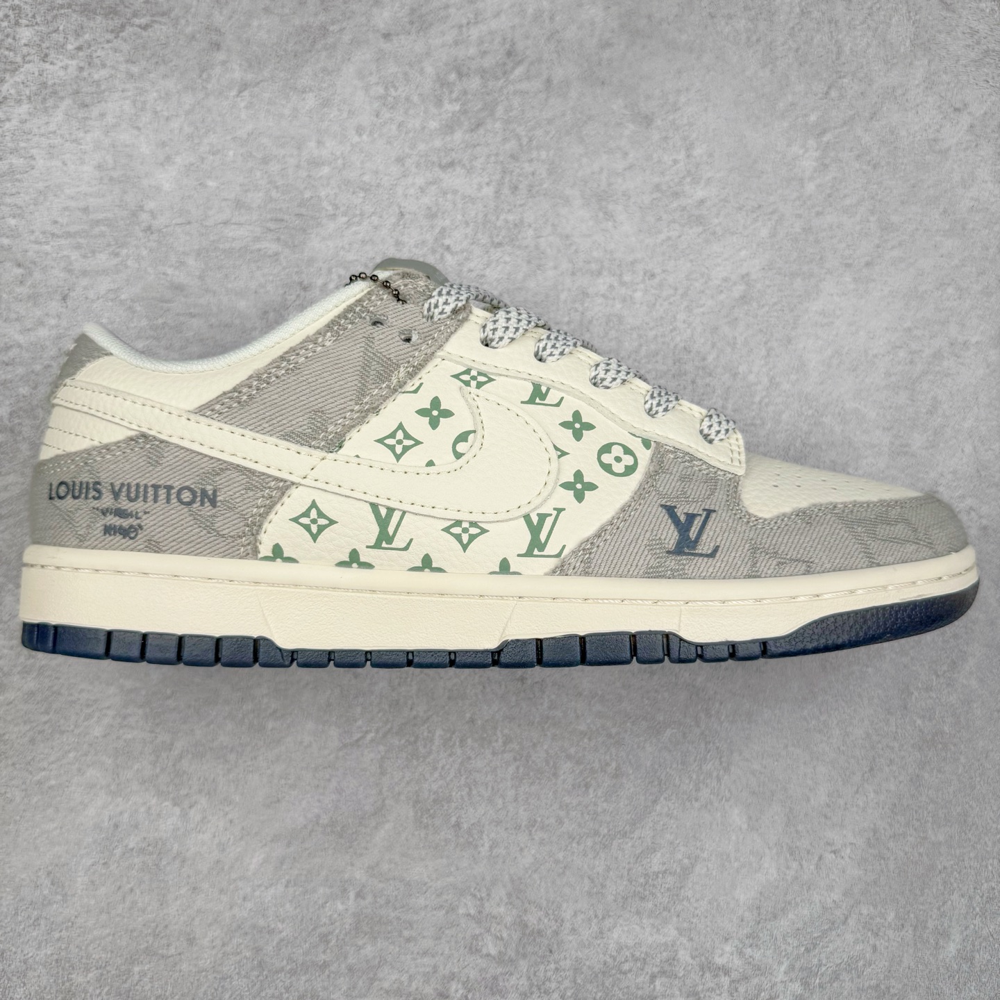 NK Dunk Low 定制配色 XX3168-141 大厂出品 极力推荐 原装头层材料 独家版型蒸餾加工帶來的是更好的视觉和脚感体验大厂纯原品质出货 清洁度 电绣工艺 皮料切割干净无任何毛边 细节完美 实拍调校N版已经零色差零失真 百分百还原实物色彩所见即所得 不存在货不对板色差等低级问题 选购参考实物拍摄 不混卖不参货 只用心做好货严格选品 承诺混一赔十 尺码：36 36.5 37.5 38 38.5 39 40 40.5 41 42 42.5 43 44 44.5 45-选品中心