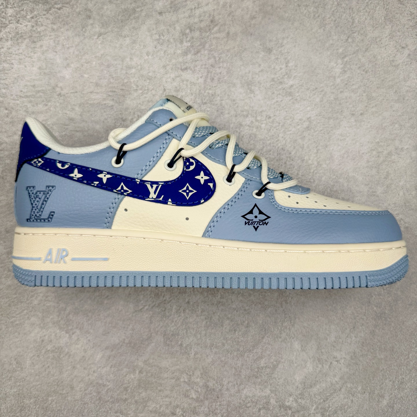 NK Air Force 1´07 Low 空军一号低帮百搭休闲运动板鞋 DM6868-059 柔软、弹性十足的缓震性能和出色的中底设计 横跨复古与现代的外型结合 造就出风靡全球 三十多年的Force 1 直到今天还深受青睐 实拍调校N版已经零色差零失真 百分百还原实物色彩所见即所得 不存在货不对板色差等低级问题 选购参考实物拍摄 不混卖不参货 只用心做好货严格选品 承诺混一赔十 尺码：36 36.5 37.5 38 38.5 39 40 40.5 41 42 42.5 43 44 44.5 45-选品中心