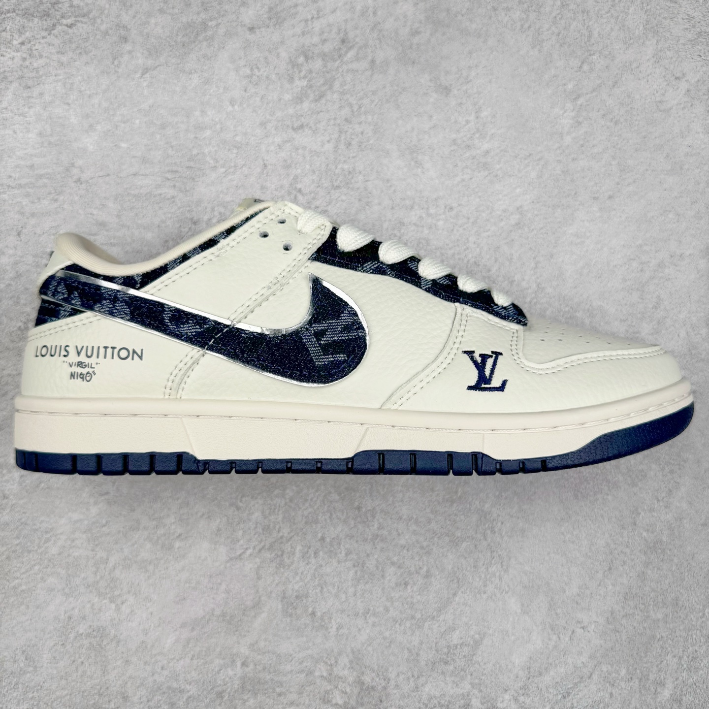 NK Dunk Low 定制配色 XB3802-360 大厂出品 极力推荐 原装头层材料 独家版型蒸餾加工帶來的是更好的视觉和脚感体验大厂纯原品质出货 清洁度 电绣工艺 皮料切割干净无任何毛边 细节完美 实拍调校N版已经零色差零失真 百分百还原实物色彩所见即所得 不存在货不对板色差等低级问题 选购参考实物拍摄 不混卖不参货 只用心做好货严格选品 承诺混一赔十 尺码：36 36.5 37.5 38 38.5 39 40 40.5 41 42 42.5 43 44 44.5 45-选品中心