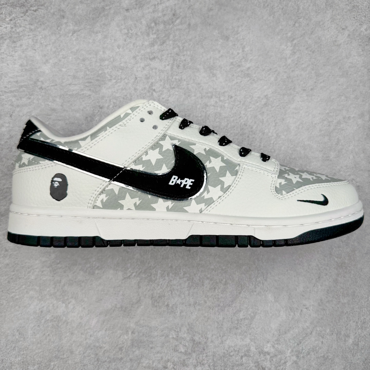 NK Dunk Low 定制配色 CS1688-104 大厂出品 极力推荐 原装头层材料 独家版型蒸餾加工帶來的是更好的视觉和脚感体验大厂纯原品质出货 清洁度 电绣工艺 皮料切割干净无任何毛边 细节完美 实拍调校N版已经零色差零失真 百分百还原实物色彩所见即所得 不存在货不对板色差等低级问题 选购参考实物拍摄 不混卖不参货 只用心做好货严格选品 承诺混一赔十 尺码：36 36.5 37.5 38 38.5 39 40 40.5 41 42 42.5 43 44 44.5 45-选品中心