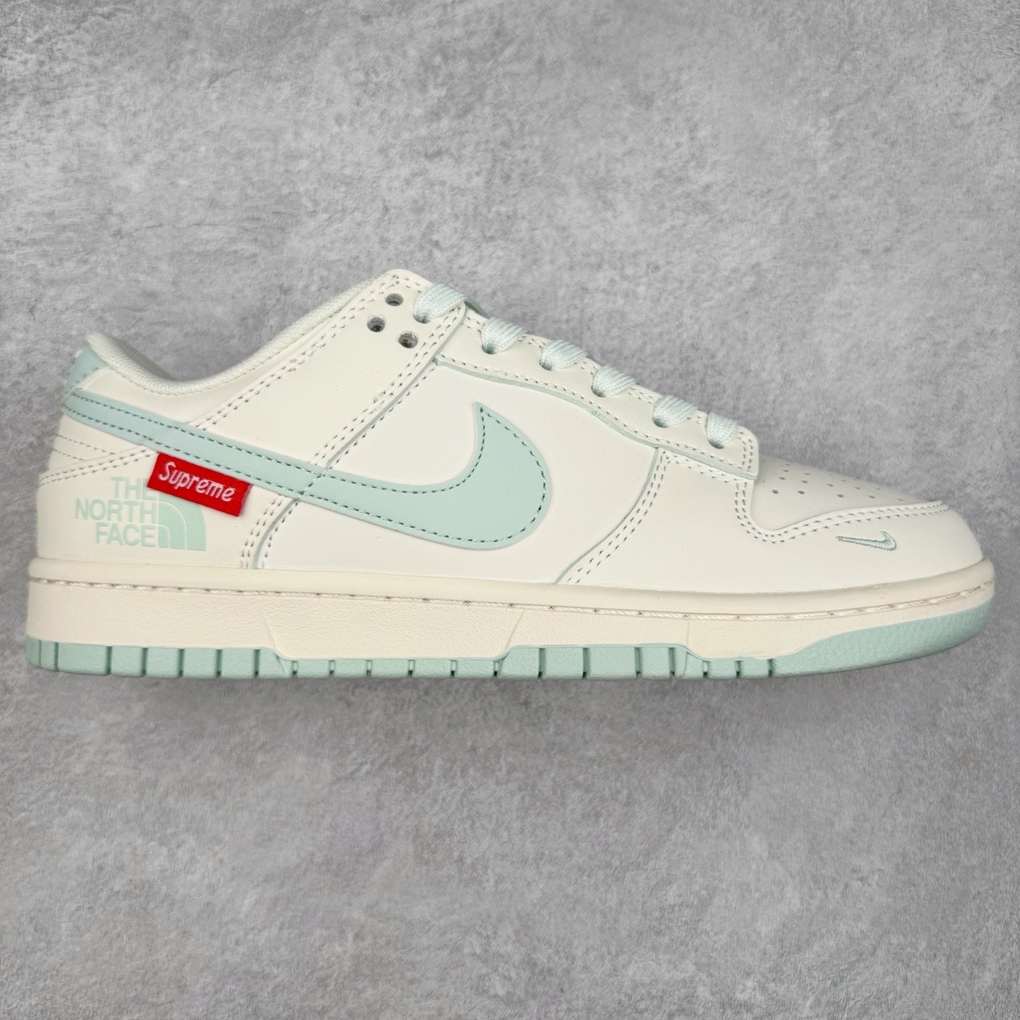 NK Dunk Low 定制配色 XX2025-658 大厂出品 极力推荐 原装头层材料 独家版型蒸餾加工帶來的是更好的视觉和脚感体验大厂纯原品质出货 清洁度 电绣工艺 皮料切割干净无任何毛边 细节完美 实拍调校N版已经零色差零失真 百分百还原实物色彩所见即所得 不存在货不对板色差等低级问题 选购参考实物拍摄 不混卖不参货 只用心做好货严格选品 承诺混一赔十 尺码：36 36.5 37.5 38 38.5 39 40 40.5 41 42 42.5 43 44 44.5 45-选品中心