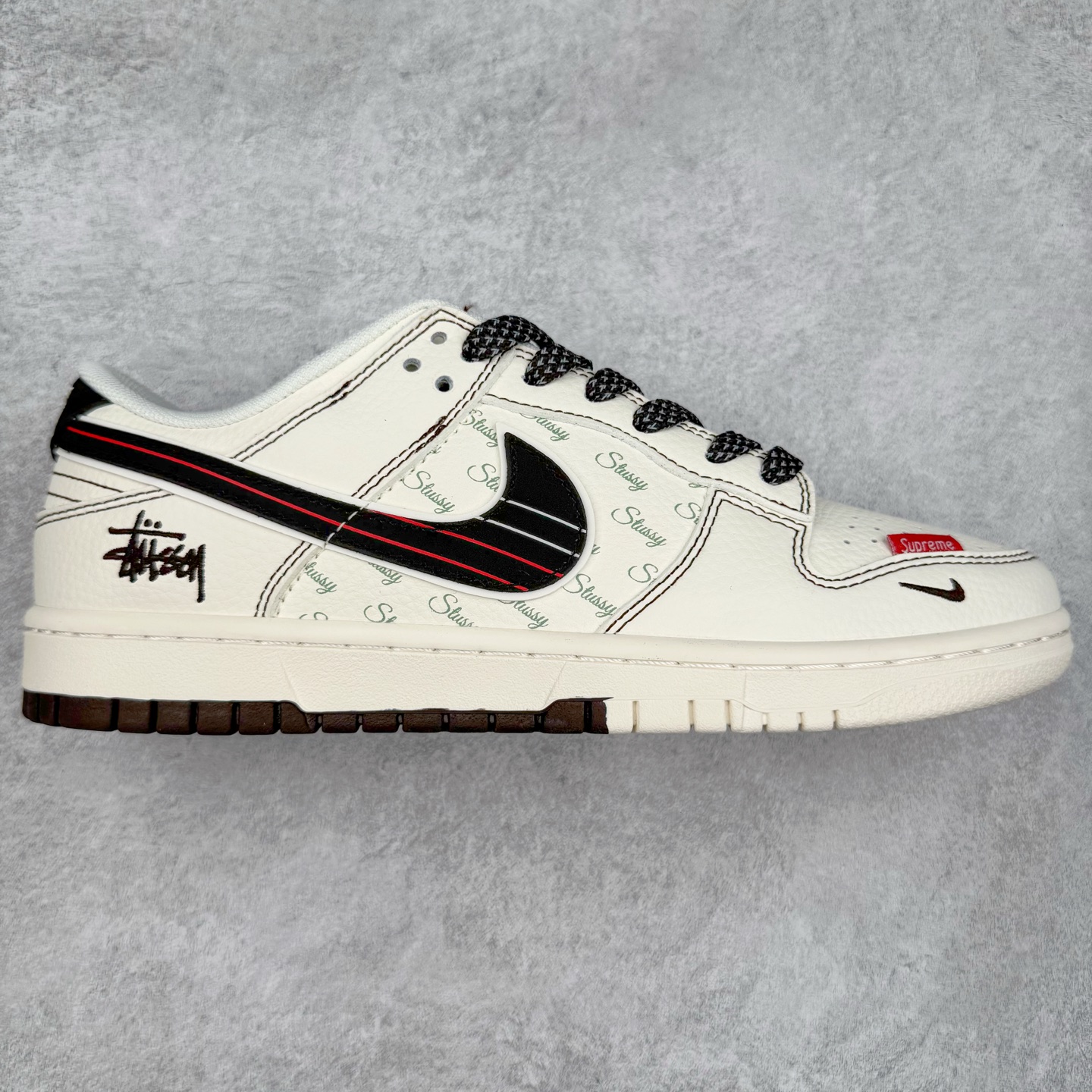 NK Dunk Low 定制配色 YX5066-217 大厂出品 极力推荐 原装头层材料 独家版型蒸餾加工帶來的是更好的视觉和脚感体验大厂纯原品质出货 清洁度 电绣工艺 皮料切割干净无任何毛边 细节完美 实拍调校N版已经零色差零失真 百分百还原实物色彩所见即所得 不存在货不对板色差等低级问题 选购参考实物拍摄 不混卖不参货 只用心做好货严格选品 承诺混一赔十 尺码：36 36.5 37.5 38 38.5 39 40 40.5 41 42 42.5 43 44 44.5 45-选品中心