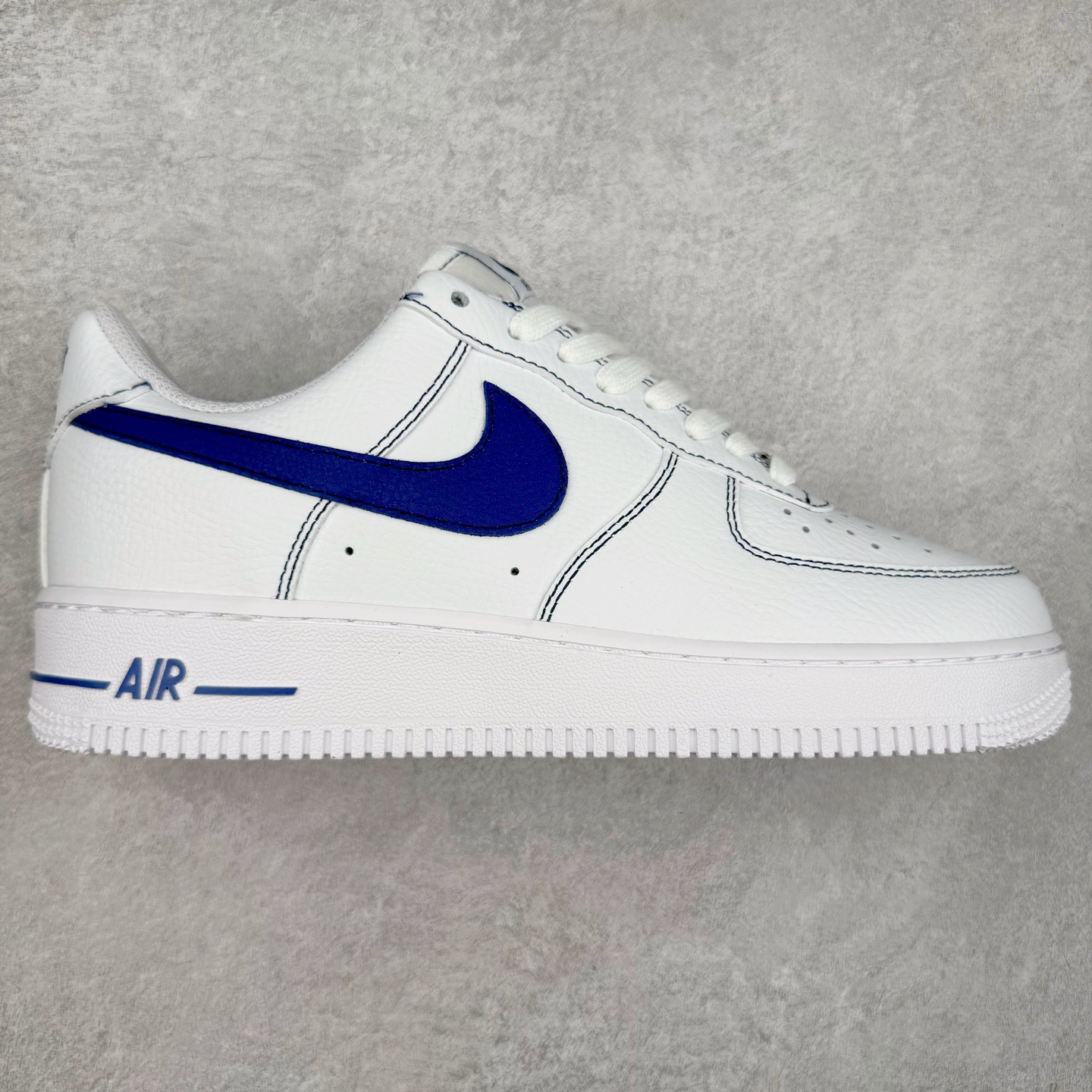 #福利特价 NK Air Force 1´07 Low 空军一号低帮百搭休闲运动板鞋 柔软、弹性十足的缓震性能和出色的中底设计 横跨复古与现代的外型结合 造就出风靡全球 三十多年的Force 1 直到今天还深受青睐 尺码:36 36.5 37.5 38 38.5 39 40 40.5 41 42 42.5 43 44 44.5 45-选品中心
