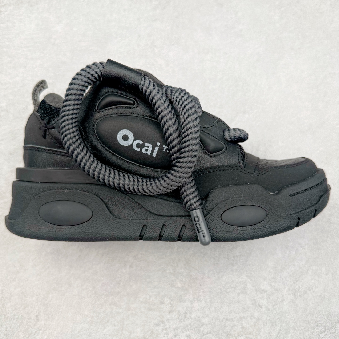 ＃福利特价 宝藏国产面包鞋 国潮品牌Ocai Retro Sneaker 复古系列街头低帮厚底休闲运动面包板鞋Ocai是Old Order团队在2022年新的一个企划项目。Ocai的创立以满足当下都市年轻男女的通勤基础款为基础，加以版型，面料，工艺以及满足当代时下艺术风格的一些元素来加以改革，深究每件产品的质感与细节，用满足现代审美的工艺及手法重新优化，诠释经典。通过融入更多新颖的工艺手法及风格来对服装进行进一步的更新与表达，融会贯通加以更现代的手法来重新审视与优化经典！尺码：35-44-选品中心