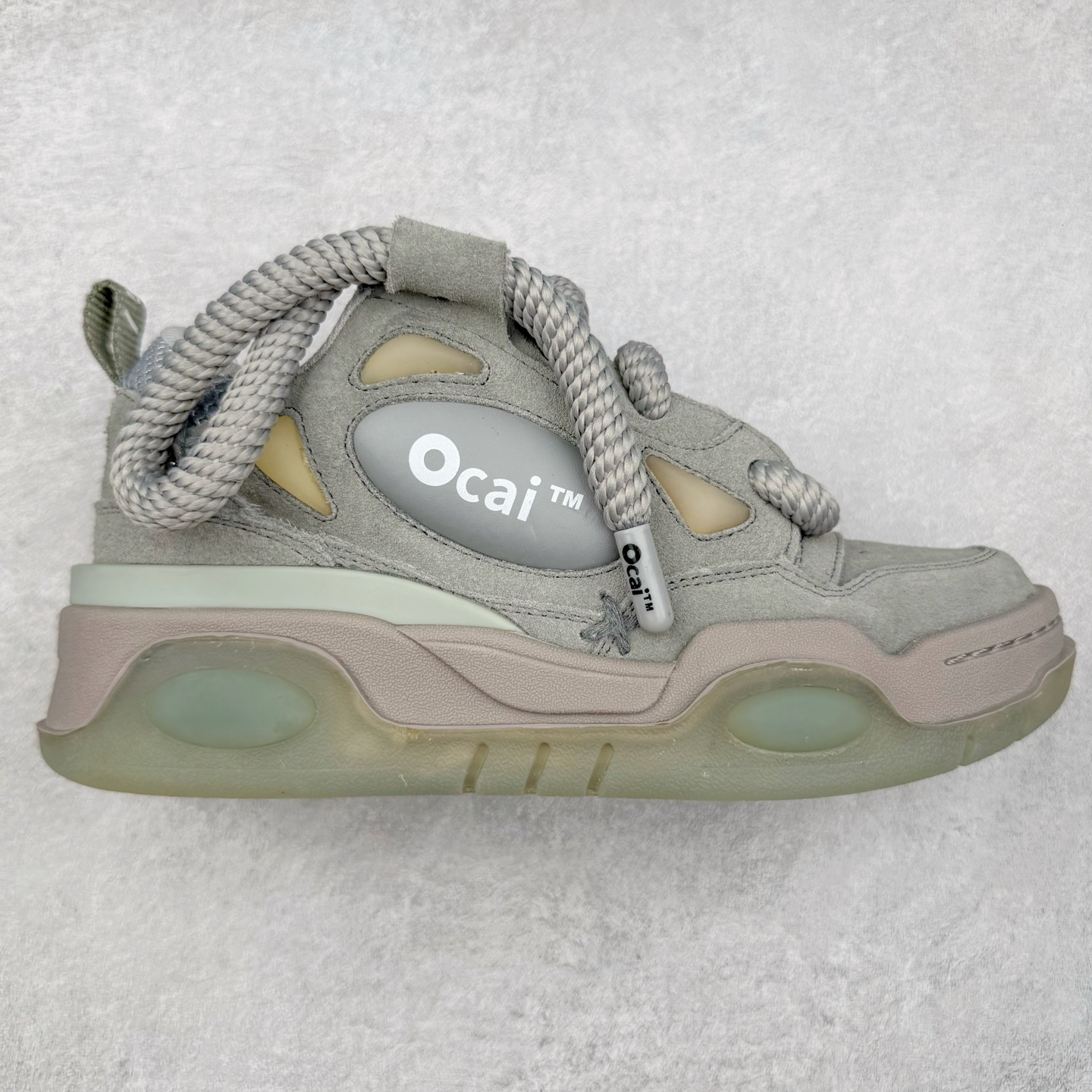 ＃福利特价 宝藏国产面包鞋 国潮品牌Ocai Retro Sneaker 复古系列街头低帮厚底休闲运动面包板鞋Ocai是Old Order团队在2022年新的一个企划项目。Ocai的创立以满足当下都市年轻男女的通勤基础款为基础，加以版型，面料，工艺以及满足当代时下艺术风格的一些元素来加以改革，深究每件产品的质感与细节，用满足现代审美的工艺及手法重新优化，诠释经典。通过融入更多新颖的工艺手法及风格来对服装进行进一步的更新与表达，融会贯通加以更现代的手法来重新审视与优化经典！尺码：35-44-选品中心