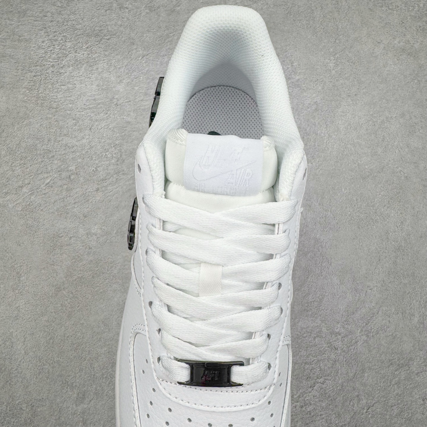 ＃福利特价‼️
NK Air Force 1 Low '07 空军一号低帮经典板鞋 毒液液态金属白黑 I
