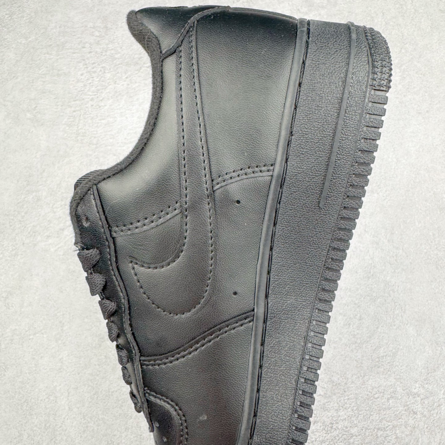 ＃福利特价‼️
Supreme X NK AIR Force 1 Low 空军一号联名 黑红 CU922