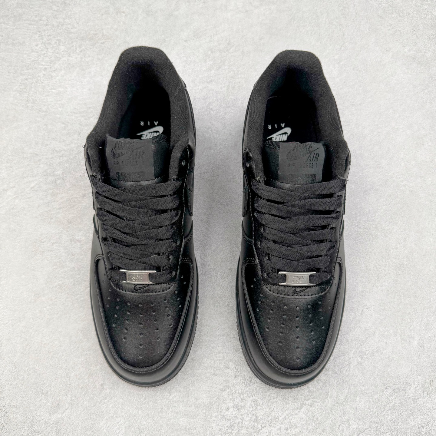 ＃福利特价‼️
Supreme X NK AIR Force 1 Low 空军一号联名 黑红 CU922