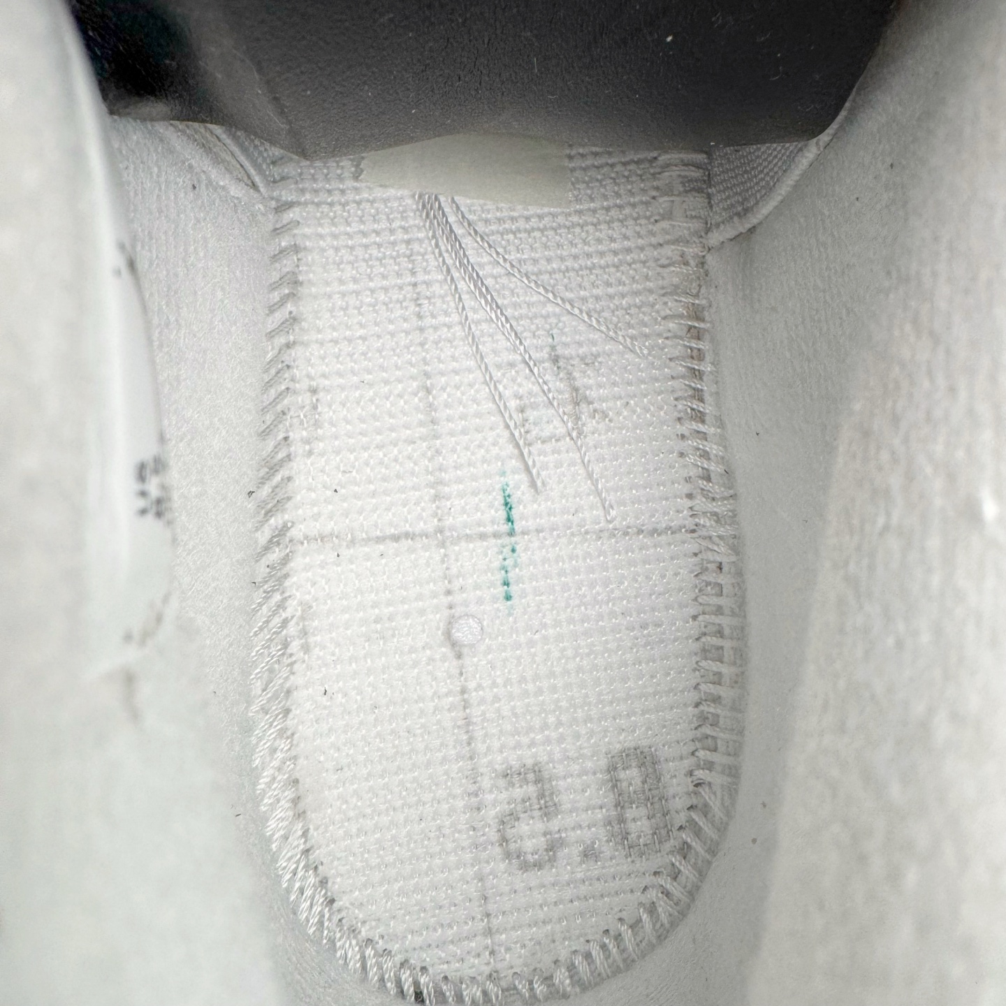 图片[10]-＃PK纯原 NK SB x Air Jordan AJ4 联名海军蓝 白蓝 DR5415-100 耗时半年巨作 全套原纸板楦头开发 原厂特供皮料加持 确保原汁原味 完美呈现四代版型 一比一鞋头弧度高度鞋身弧度 数据细节工艺流程均保持原鞋一致 原厂TPU网格鞋带扣 正确内里网布 菱角分明不变形无多余毛边 柔软性质感一致于原鞋 原厂织唛标 原厂飞人电绣工艺 尾指中部跳三针 独家绑鞋带手法 印刷中底布 四线拉帮 米色美纹纸贴合固定 进口港宝加持 后跟自然饱满 全鞋荧光划线卡点 追求极致完美 每一双都是工艺品 多重QC质检 超越公司货的品控标准 实实在在的免检产品 尺码：40 40.5 41 42 42.5 43 44 44.5 45 46 47.5-选品中心