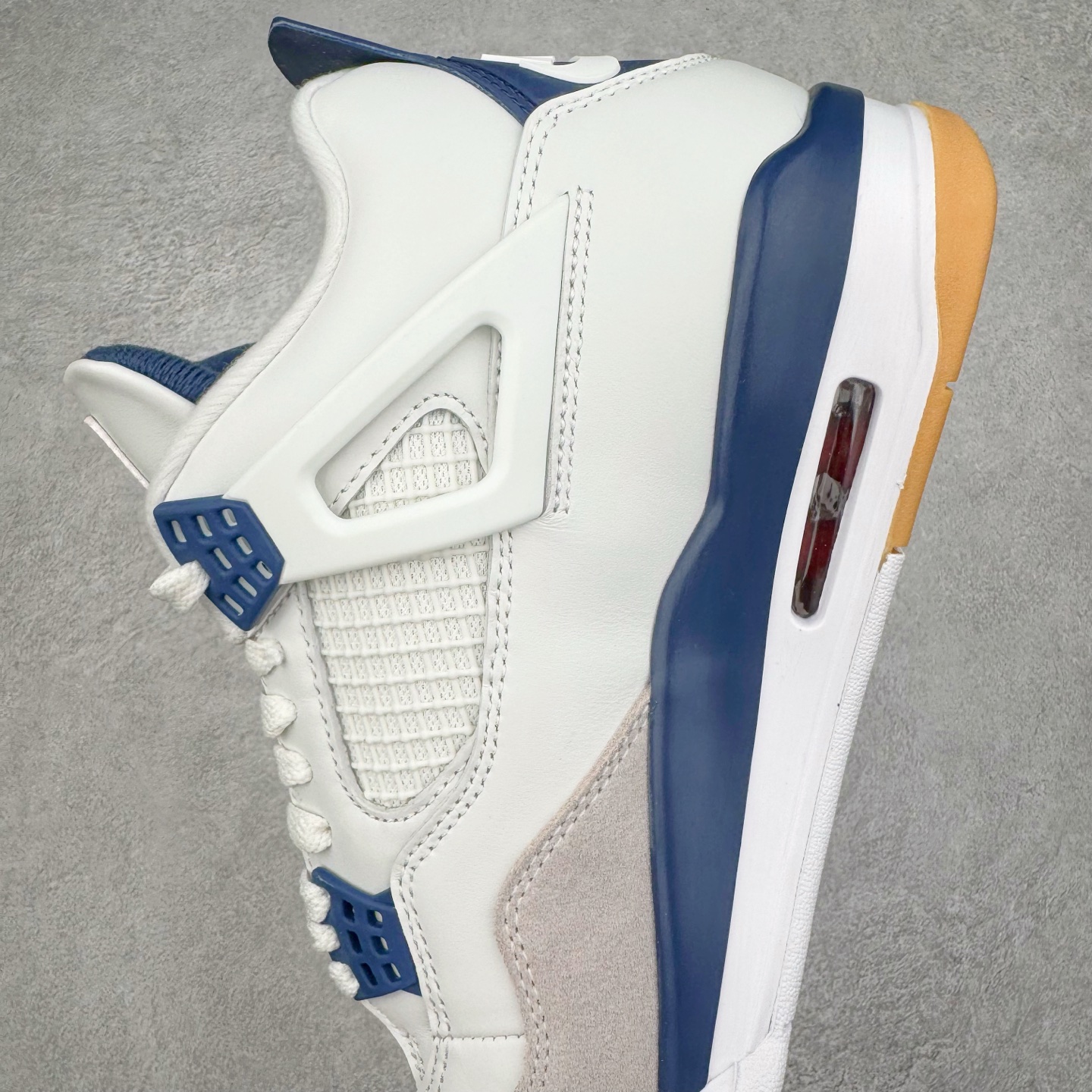 图片[7]-＃PK纯原 NK SB x Air Jordan AJ4 联名海军蓝 白蓝 DR5415-100 耗时半年巨作 全套原纸板楦头开发 原厂特供皮料加持 确保原汁原味 完美呈现四代版型 一比一鞋头弧度高度鞋身弧度 数据细节工艺流程均保持原鞋一致 原厂TPU网格鞋带扣 正确内里网布 菱角分明不变形无多余毛边 柔软性质感一致于原鞋 原厂织唛标 原厂飞人电绣工艺 尾指中部跳三针 独家绑鞋带手法 印刷中底布 四线拉帮 米色美纹纸贴合固定 进口港宝加持 后跟自然饱满 全鞋荧光划线卡点 追求极致完美 每一双都是工艺品 多重QC质检 超越公司货的品控标准 实实在在的免检产品 尺码：40 40.5 41 42 42.5 43 44 44.5 45 46 47.5-选品中心