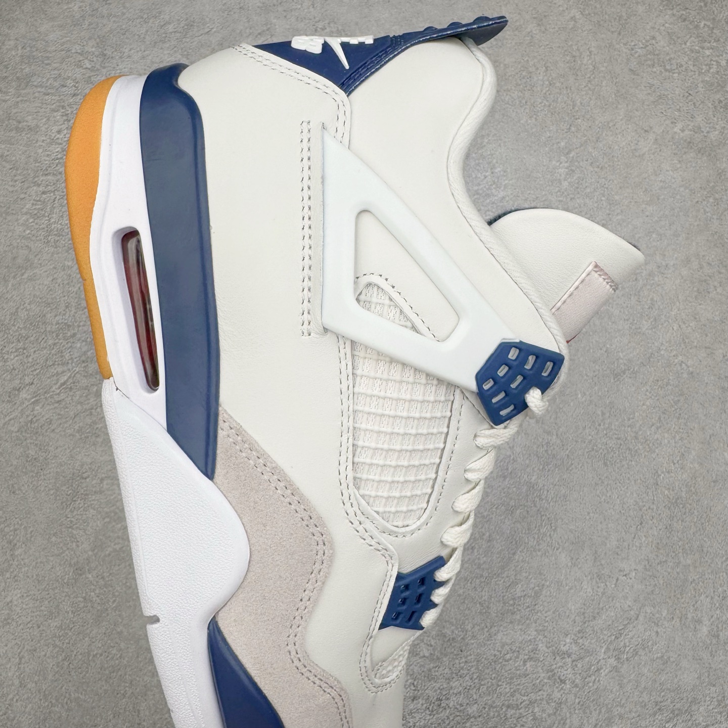 图片[6]-＃Ljr NK SB x Air Jordan AJ4 联名海军蓝 白蓝 DR5415-100 圈内高端零售标杆 独家外贸特供 耗时半年巨作 全套原纸板楦头开发 原厂特供皮料加持 确保原汁原味 完美呈现四代版型 一比一鞋头弧度高度鞋身弧度 数据细节工艺流程均保持原鞋一致 原厂TPU网格鞋带扣 正确内里网布 菱角分明不变形无多余毛边 柔软性质感一致于原鞋 市场唯一原厂鞋扣模具 背面可见隐藏注塑口 原厂织唛标 原厂飞人电绣工艺 尾指中部跳三针 独家绑鞋带手法 印刷中底布 四线拉帮 米色美纹纸贴合固定 进口港宝加持 后跟自然饱满 全鞋荧光划线卡点 追求极致完美 每一双都是工艺品 多重QC质检 超越公司货的品控标准 实实在在的免检产品 尺码：40.5 41 42 42.5 43 44 44.5 45 45.5 46 47.5 48.5-选品中心