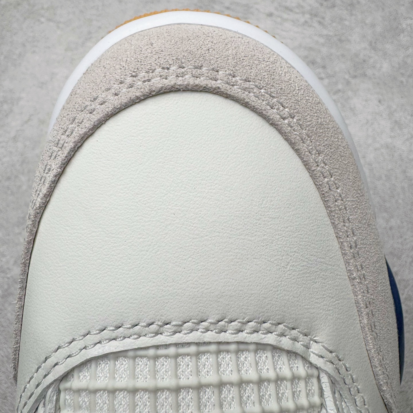 图片[14]-＃Ljr NK SB x Air Jordan AJ4 联名海军蓝 白蓝 DR5415-100 圈内高端零售标杆 独家外贸特供 耗时半年巨作 全套原纸板楦头开发 原厂特供皮料加持 确保原汁原味 完美呈现四代版型 一比一鞋头弧度高度鞋身弧度 数据细节工艺流程均保持原鞋一致 原厂TPU网格鞋带扣 正确内里网布 菱角分明不变形无多余毛边 柔软性质感一致于原鞋 市场唯一原厂鞋扣模具 背面可见隐藏注塑口 原厂织唛标 原厂飞人电绣工艺 尾指中部跳三针 独家绑鞋带手法 印刷中底布 四线拉帮 米色美纹纸贴合固定 进口港宝加持 后跟自然饱满 全鞋荧光划线卡点 追求极致完美 每一双都是工艺品 多重QC质检 超越公司货的品控标准 实实在在的免检产品 尺码：40.5 41 42 42.5 43 44 44.5 45 45.5 46 47.5 48.5-选品中心