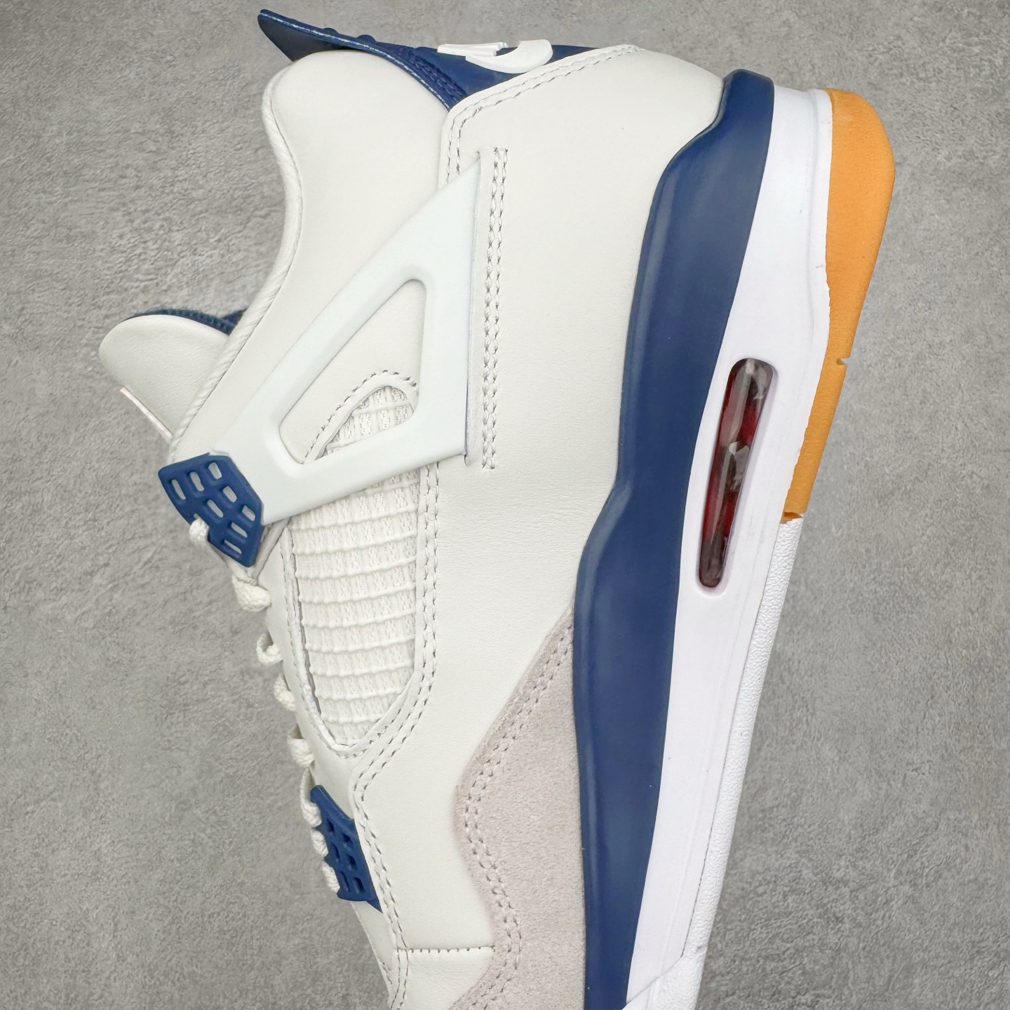 图片[7]-＃Ljr NK SB x Air Jordan AJ4 联名海军蓝 白蓝 DR5415-100 圈内高端零售标杆 独家外贸特供 耗时半年巨作 全套原纸板楦头开发 原厂特供皮料加持 确保原汁原味 完美呈现四代版型 一比一鞋头弧度高度鞋身弧度 数据细节工艺流程均保持原鞋一致 原厂TPU网格鞋带扣 正确内里网布 菱角分明不变形无多余毛边 柔软性质感一致于原鞋 市场唯一原厂鞋扣模具 背面可见隐藏注塑口 原厂织唛标 原厂飞人电绣工艺 尾指中部跳三针 独家绑鞋带手法 印刷中底布 四线拉帮 米色美纹纸贴合固定 进口港宝加持 后跟自然饱满 全鞋荧光划线卡点 追求极致完美 每一双都是工艺品 多重QC质检 超越公司货的品控标准 实实在在的免检产品 尺码：40.5 41 42 42.5 43 44 44.5 45 45.5 46 47.5 48.5-选品中心