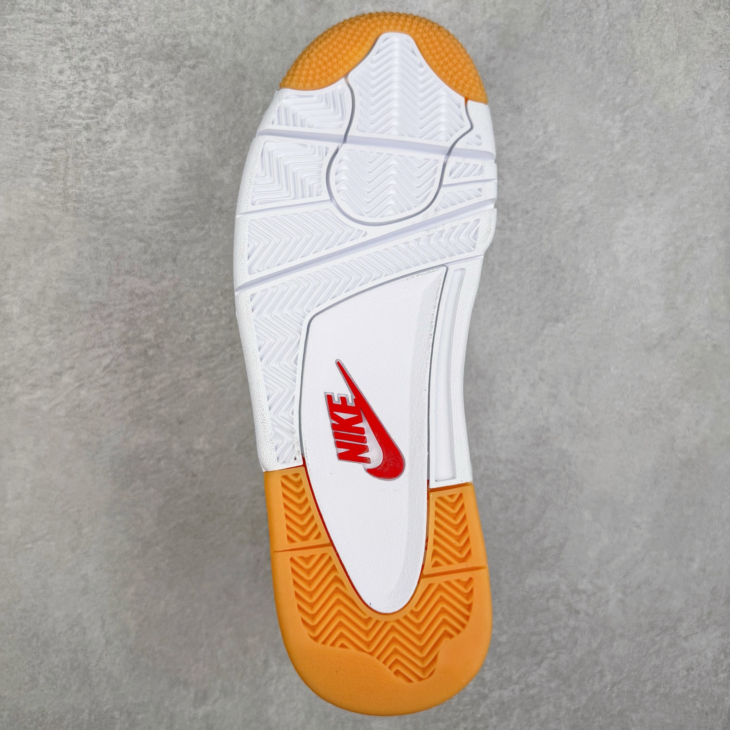 图片[9]-＃Ljr NK SB x Air Jordan AJ4 联名海军蓝 白蓝 DR5415-100 圈内高端零售标杆 独家外贸特供 耗时半年巨作 全套原纸板楦头开发 原厂特供皮料加持 确保原汁原味 完美呈现四代版型 一比一鞋头弧度高度鞋身弧度 数据细节工艺流程均保持原鞋一致 原厂TPU网格鞋带扣 正确内里网布 菱角分明不变形无多余毛边 柔软性质感一致于原鞋 市场唯一原厂鞋扣模具 背面可见隐藏注塑口 原厂织唛标 原厂飞人电绣工艺 尾指中部跳三针 独家绑鞋带手法 印刷中底布 四线拉帮 米色美纹纸贴合固定 进口港宝加持 后跟自然饱满 全鞋荧光划线卡点 追求极致完美 每一双都是工艺品 多重QC质检 超越公司货的品控标准 实实在在的免检产品 尺码：40.5 41 42 42.5 43 44 44.5 45 45.5 46 47.5 48.5-选品中心