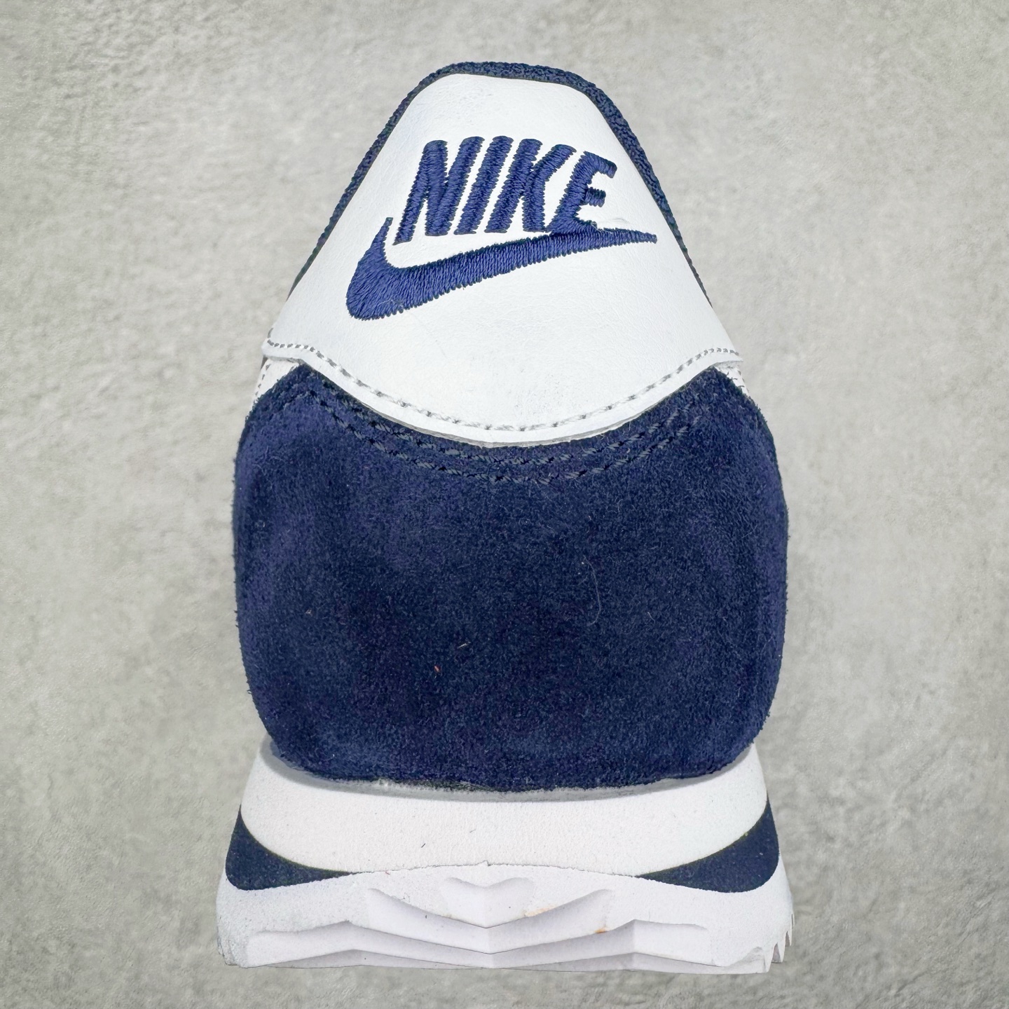 图片[8]-＃JC纯原 NK Classic Cortez Leather 阿甘复古初代皮革慢跑鞋 HF0263-400 实体平台指令订单 全套原纸板楦头开发 原厂数据大底磨具 一比一鞋头弧度高度鞋身弧度 细节品控鞋型随意对比 正确烫金高频细节 公司级标准检验QC 区分市面一切版本 完美复刻阿甘复古鞋型 尺码：35.5 36 36.5 37.5 38 38.5 39 40 40.5 41 42 42.5 43 44 45-选品中心