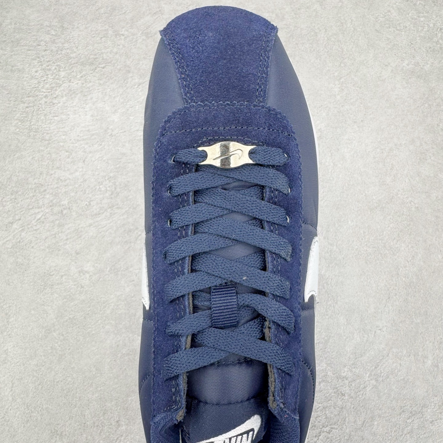 图片[4]-＃JC纯原 NK Classic Cortez Leather 阿甘复古初代皮革慢跑鞋 HF0263-400 实体平台指令订单 全套原纸板楦头开发 原厂数据大底磨具 一比一鞋头弧度高度鞋身弧度 细节品控鞋型随意对比 正确烫金高频细节 公司级标准检验QC 区分市面一切版本 完美复刻阿甘复古鞋型 尺码：35.5 36 36.5 37.5 38 38.5 39 40 40.5 41 42 42.5 43 44 45-选品中心