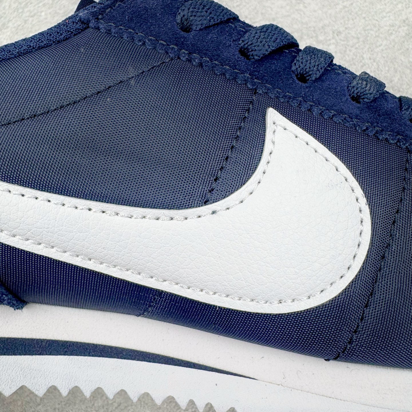 图片[15]-＃JC纯原 NK Classic Cortez Leather 阿甘复古初代皮革慢跑鞋 HF0263-400 实体平台指令订单 全套原纸板楦头开发 原厂数据大底磨具 一比一鞋头弧度高度鞋身弧度 细节品控鞋型随意对比 正确烫金高频细节 公司级标准检验QC 区分市面一切版本 完美复刻阿甘复古鞋型 尺码：35.5 36 36.5 37.5 38 38.5 39 40 40.5 41 42 42.5 43 44 45-选品中心