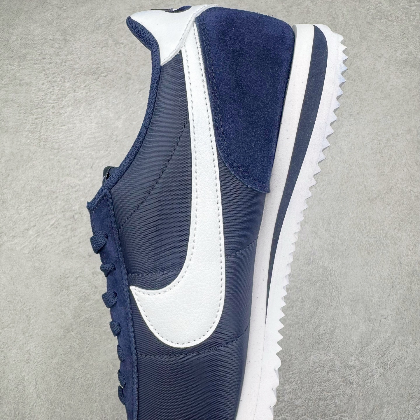 图片[7]-＃JC纯原 NK Classic Cortez Leather 阿甘复古初代皮革慢跑鞋 HF0263-400 实体平台指令订单 全套原纸板楦头开发 原厂数据大底磨具 一比一鞋头弧度高度鞋身弧度 细节品控鞋型随意对比 正确烫金高频细节 公司级标准检验QC 区分市面一切版本 完美复刻阿甘复古鞋型 尺码：35.5 36 36.5 37.5 38 38.5 39 40 40.5 41 42 42.5 43 44 45-选品中心